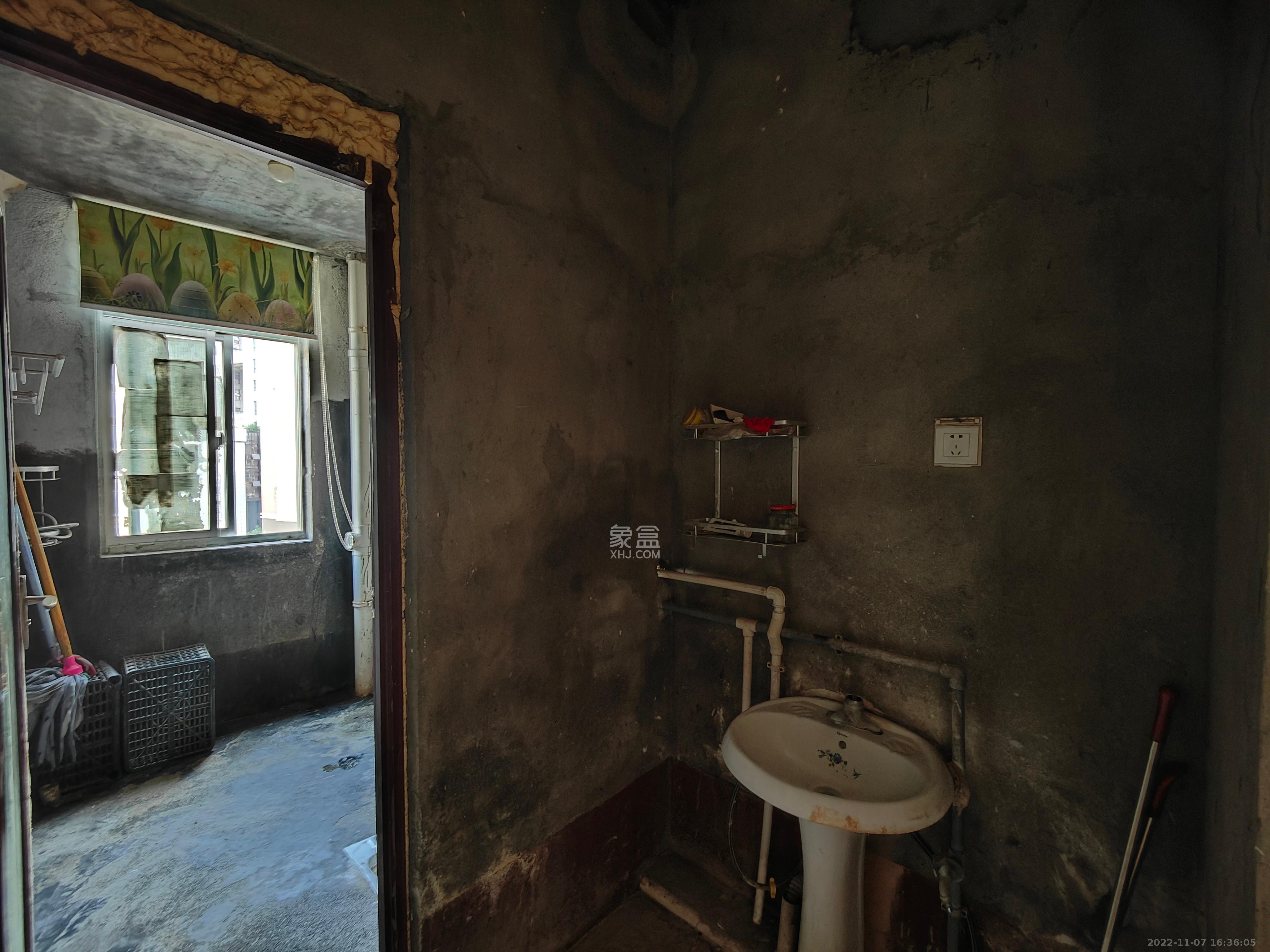 德泽苑 5室2厅2卫 1300.00元/月 德泽苑 5室2厅2卫 1300.00元/月室内图