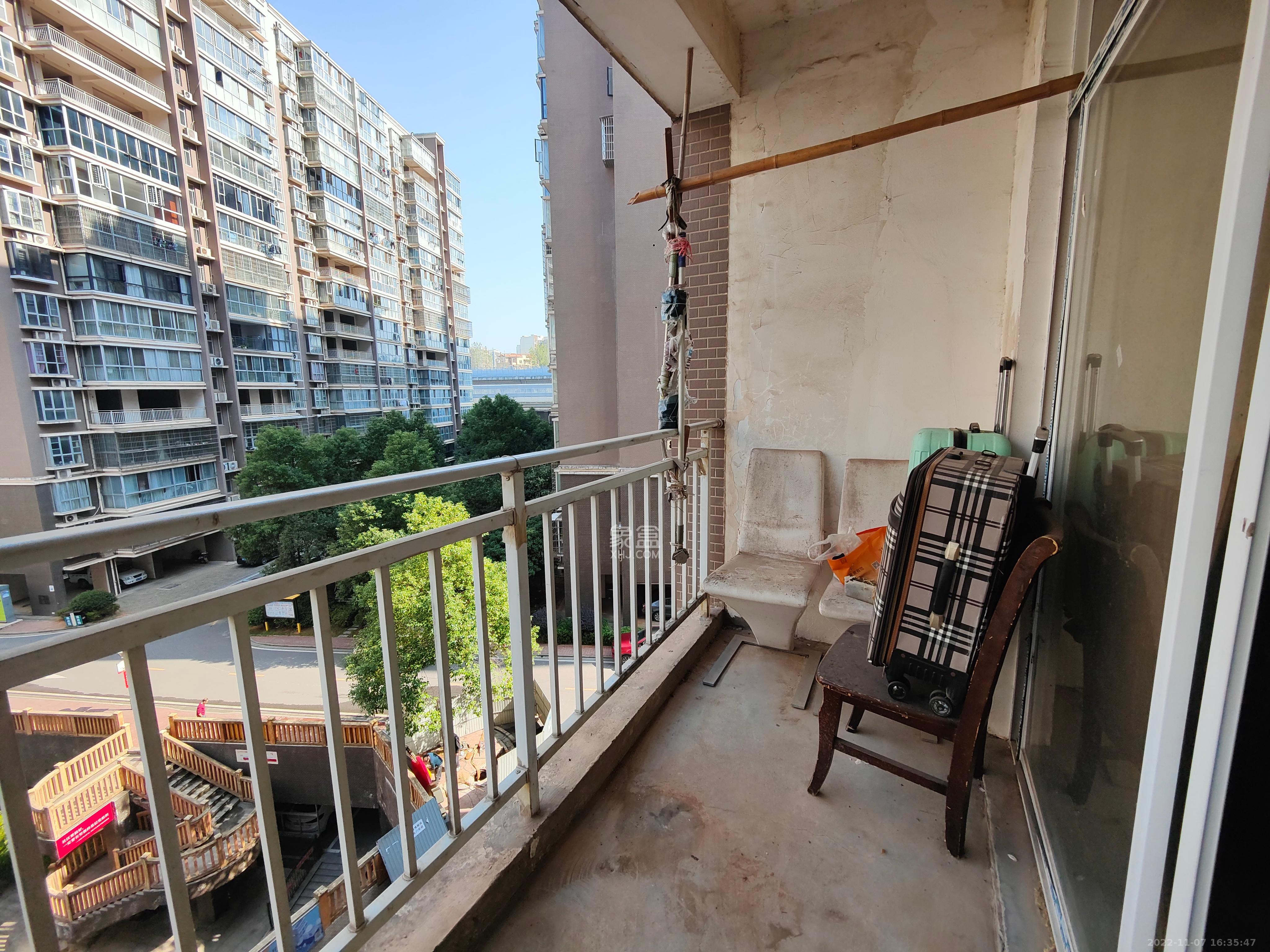 德泽苑 5室2厅2卫 1300.00元/月 德泽苑 5室2厅2卫 1300.00元/月室内图