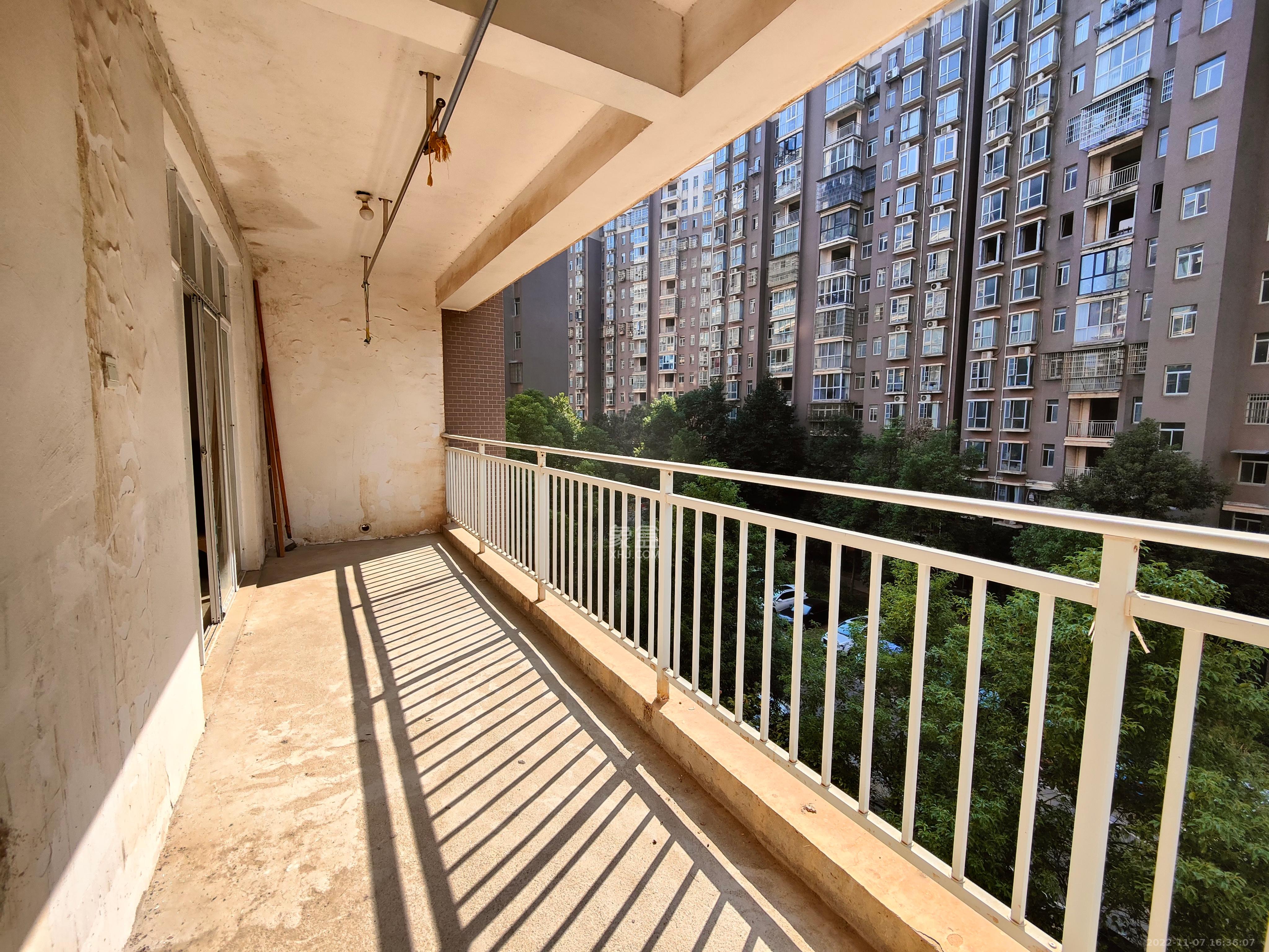 德泽苑 5室2厅2卫 1300.00元/月 德泽苑 5室2厅2卫 1300.00元/月室内图