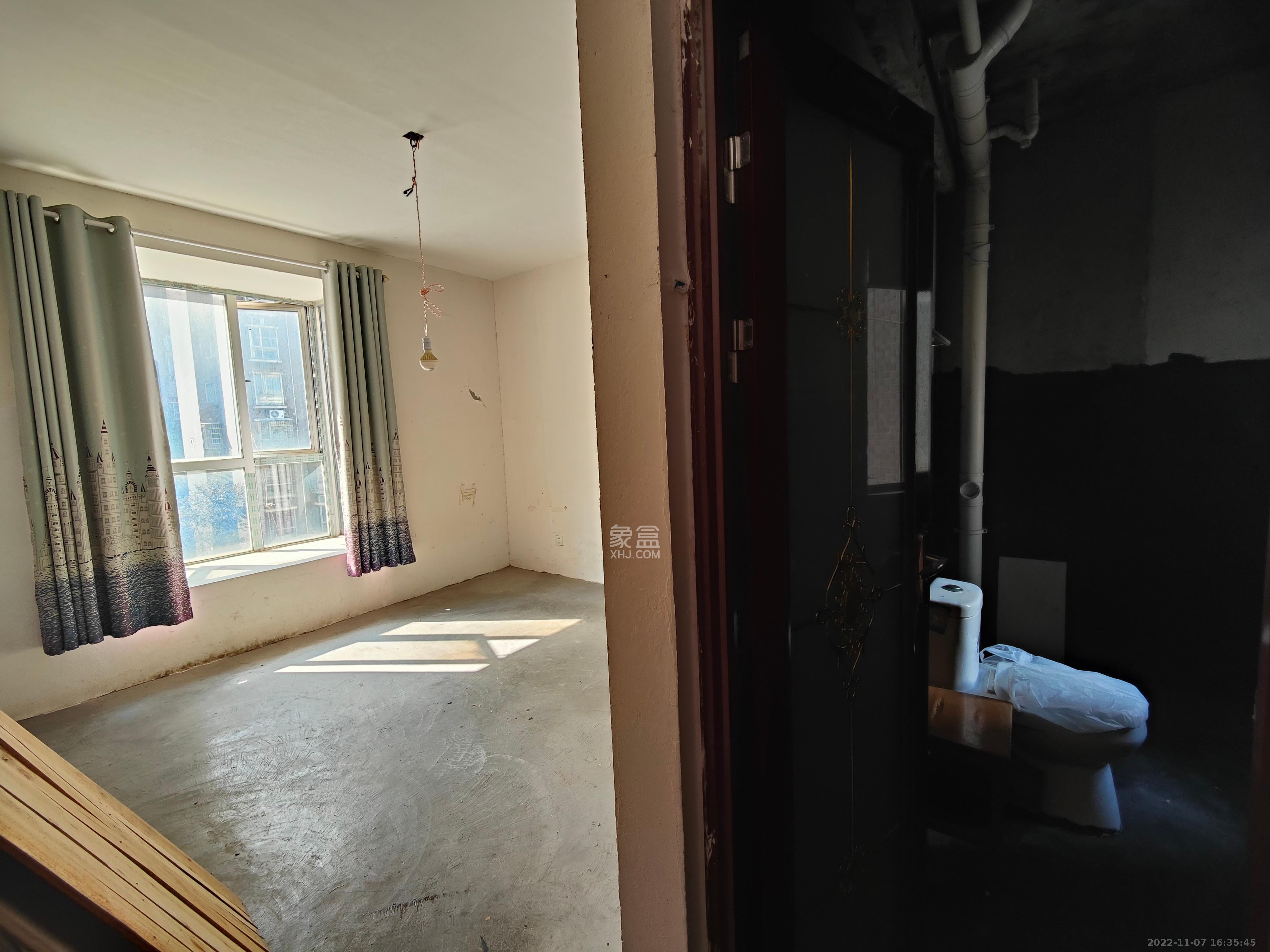 德泽苑 5室2厅2卫 1300.00元/月 德泽苑 5室2厅2卫 1300.00元/月室内图