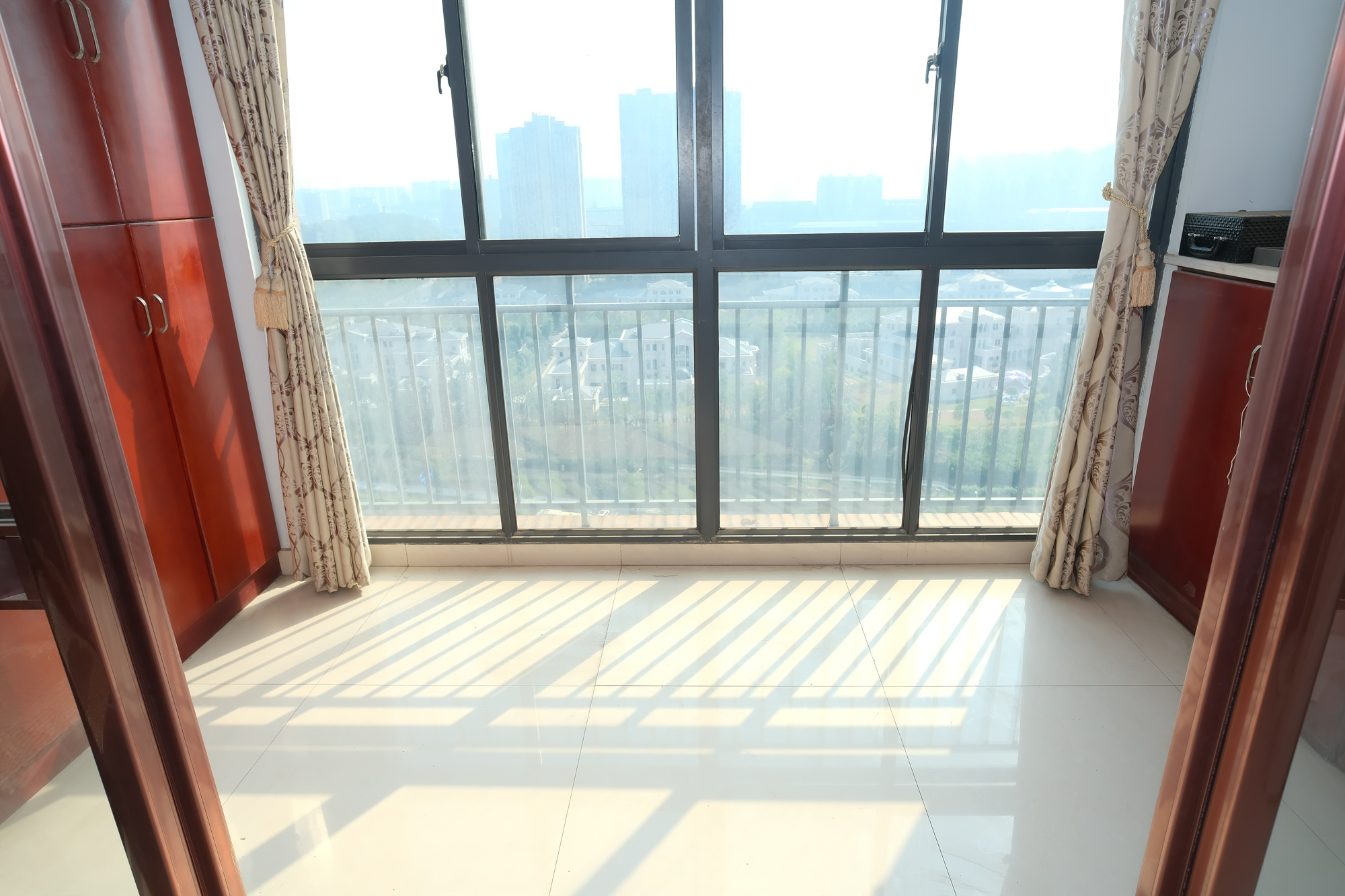三一街区  4室2厅2卫   131.80万阳台