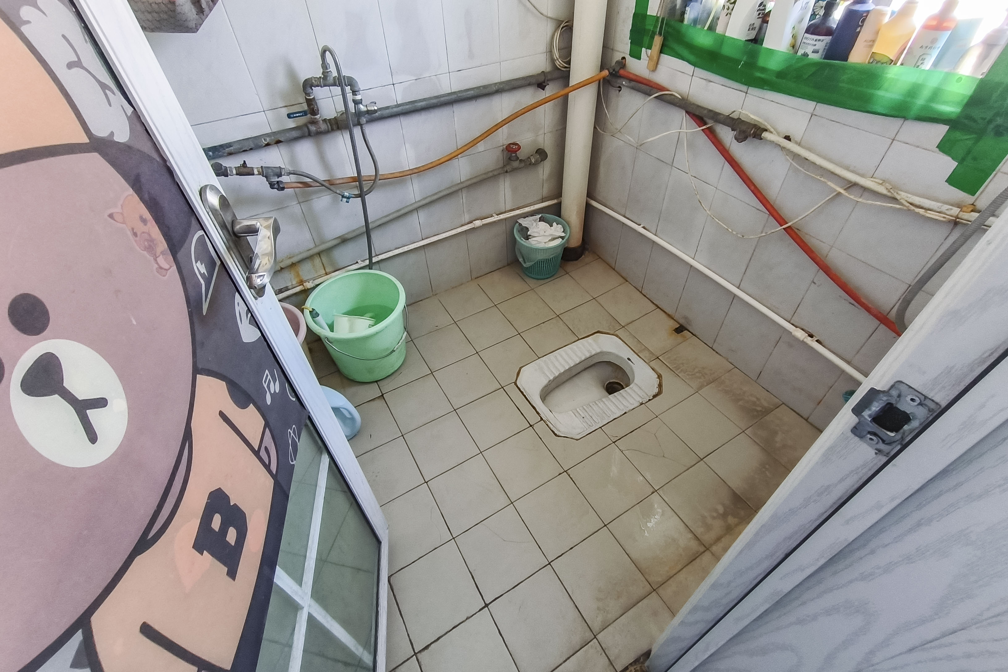 科教新村  5室2厅2卫   120.00万卫生间