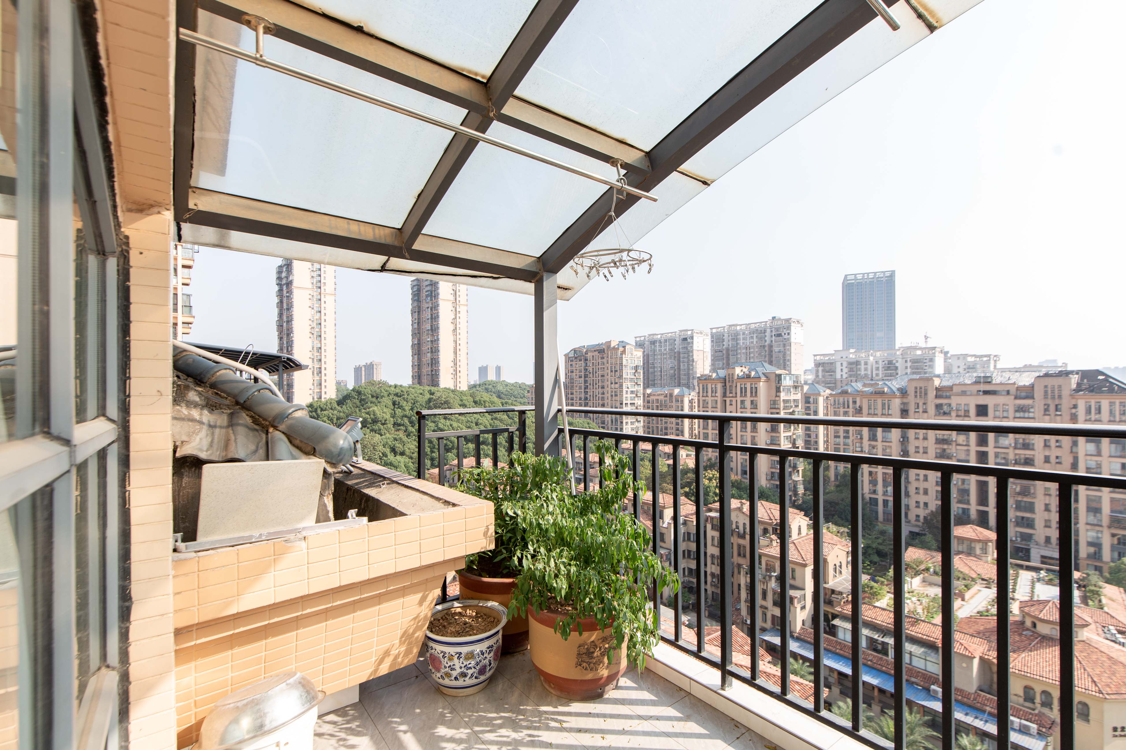 中城丽景香山园  3室3厅2卫   259.00万阳台
