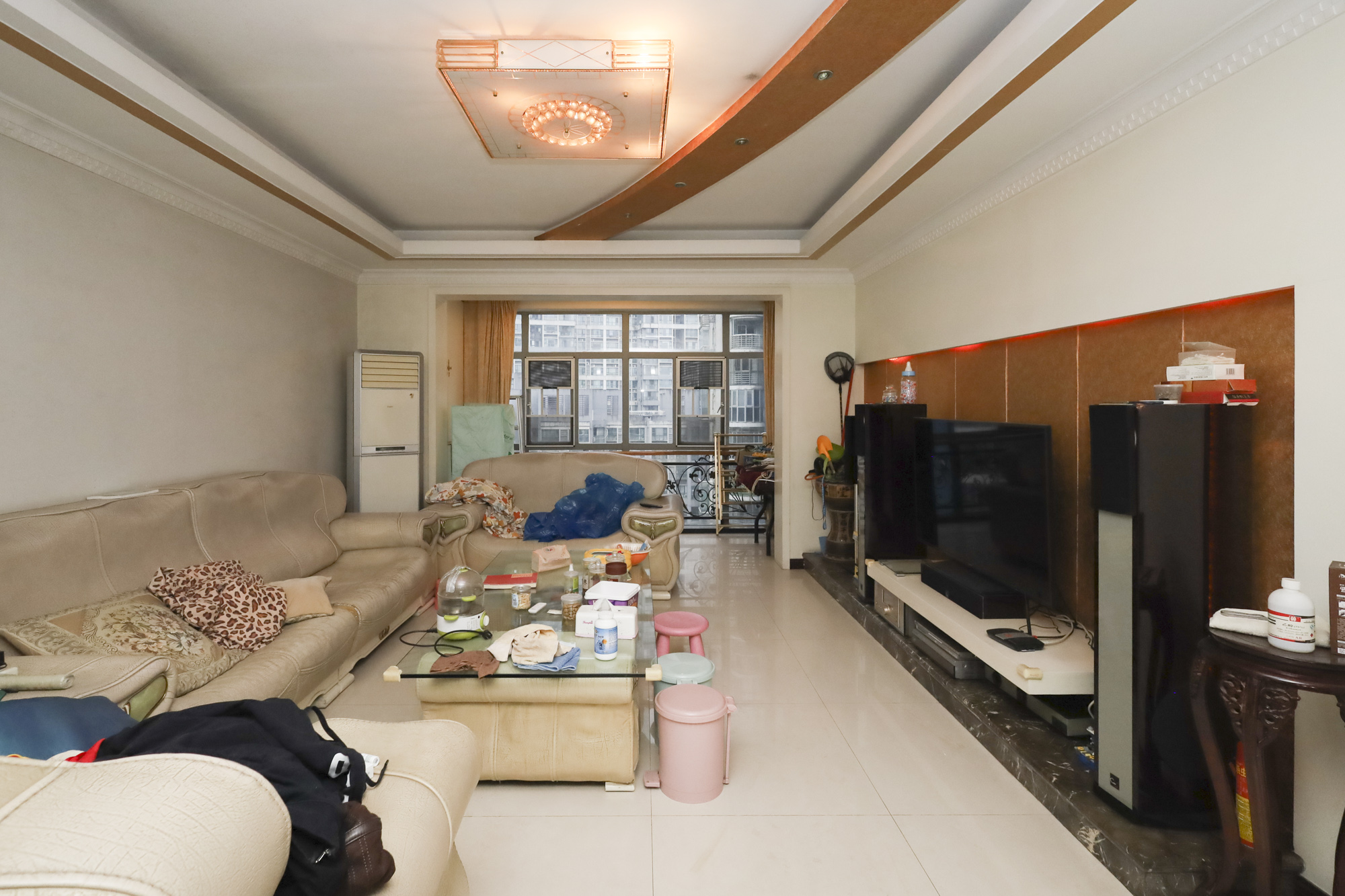 沁园春  4室2厅2卫    179.5万客厅