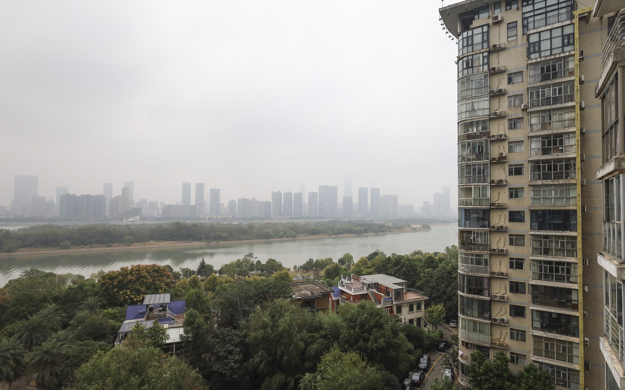 沁园春  4室2厅2卫    179.5万阳台