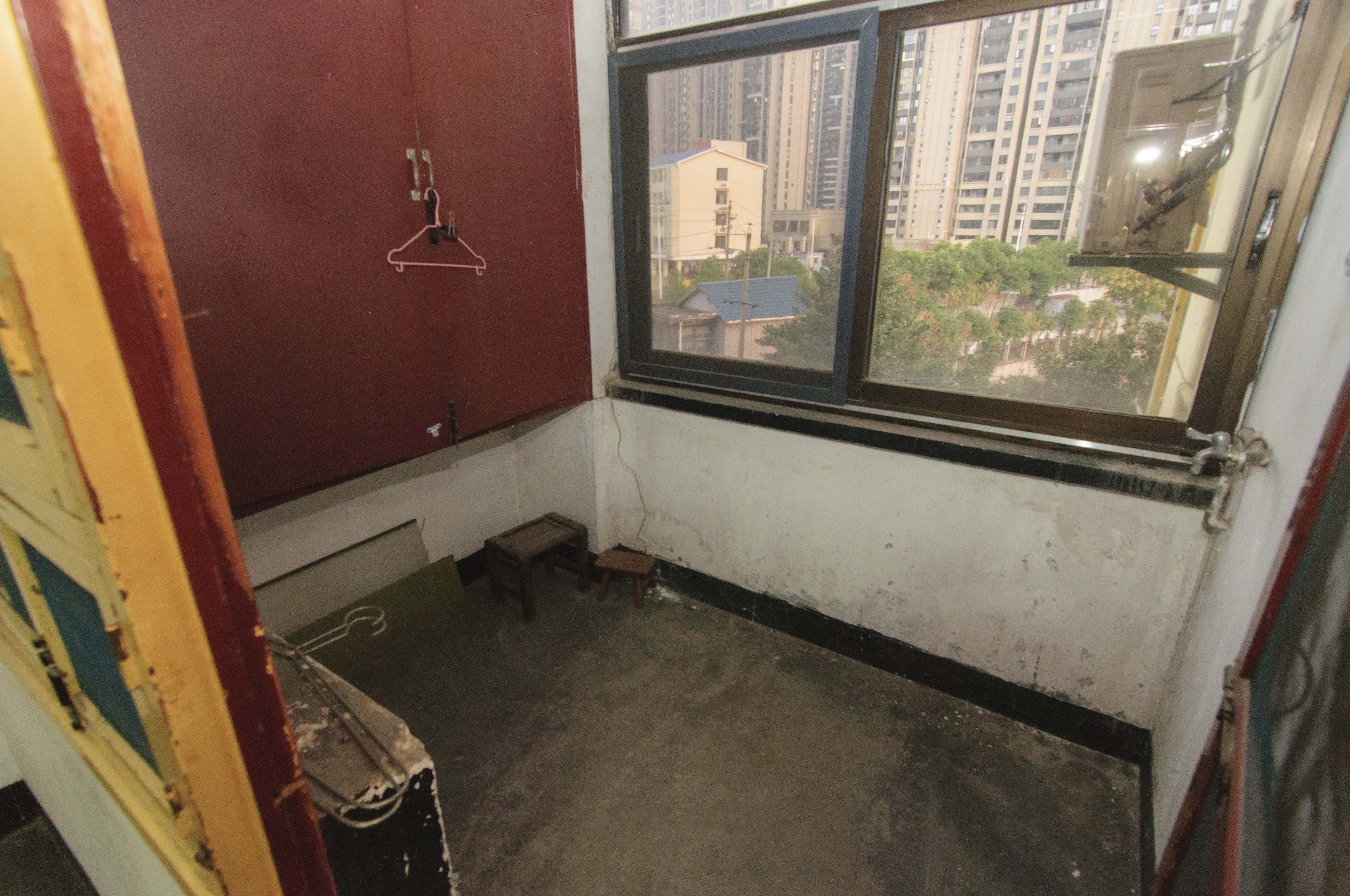新中路商住楼  2室2厅1卫    50.0万阳台