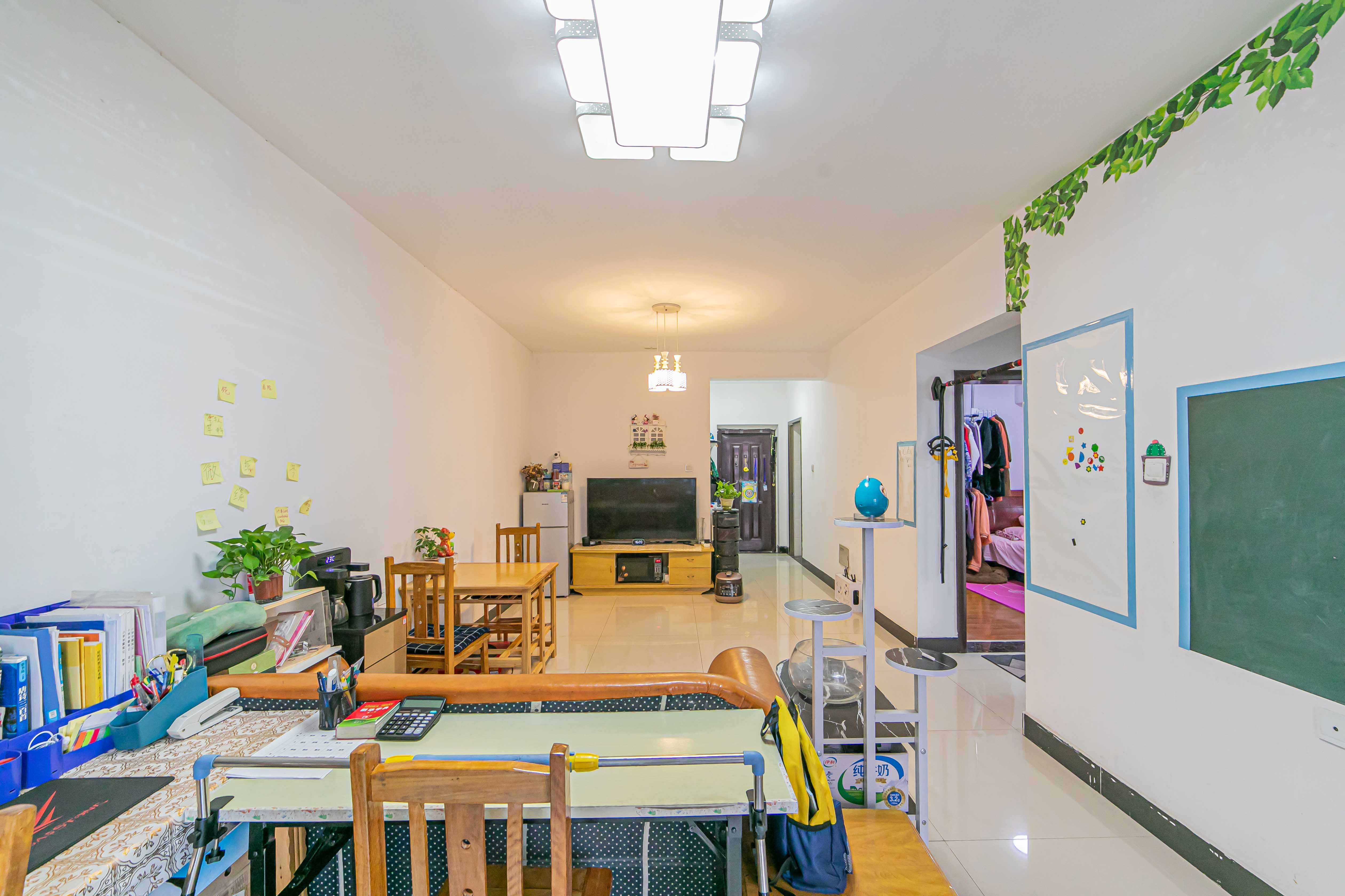 东方航标  2室2厅1卫    62.8万客厅