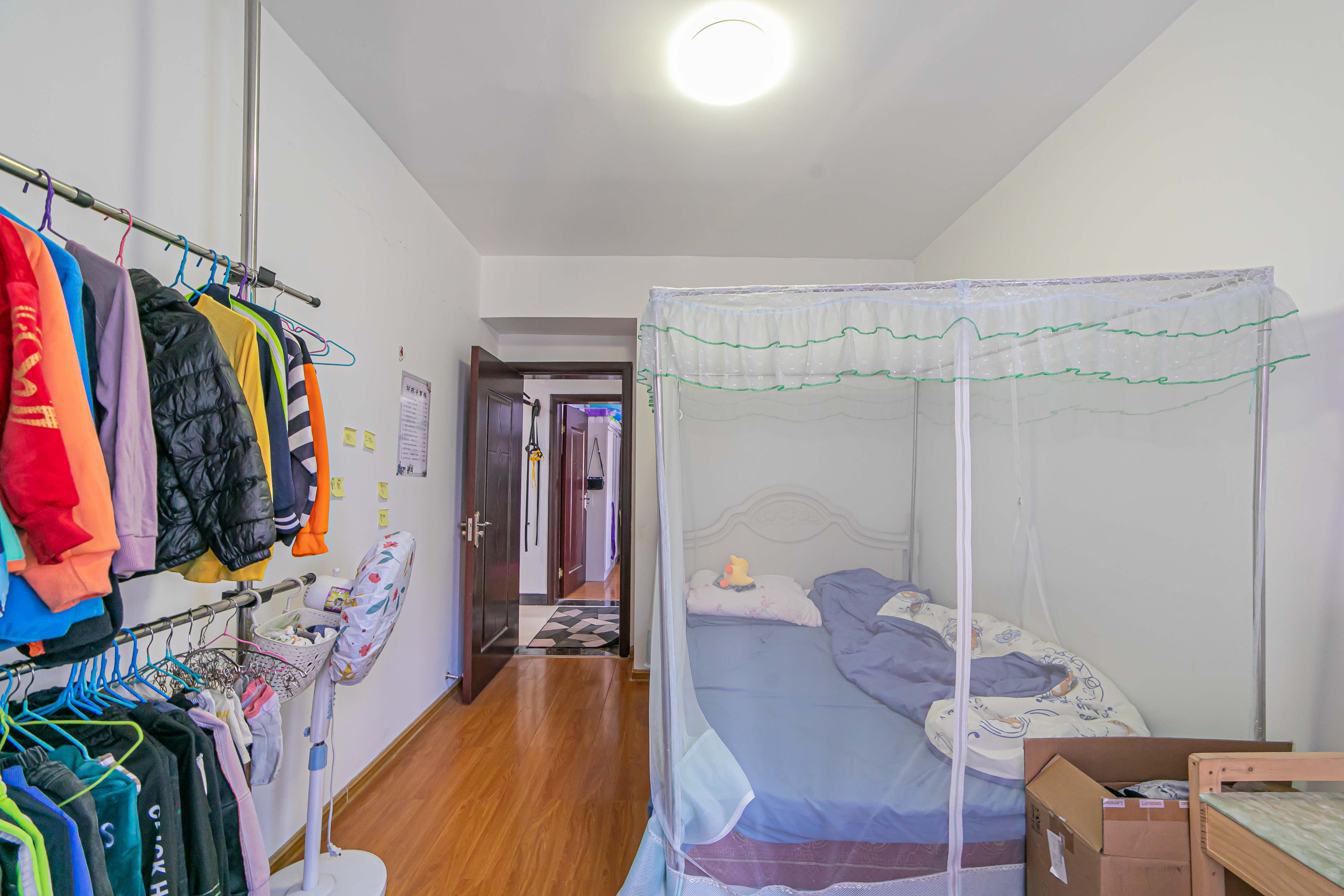 东方航标  2室2厅1卫    62.8万卧室