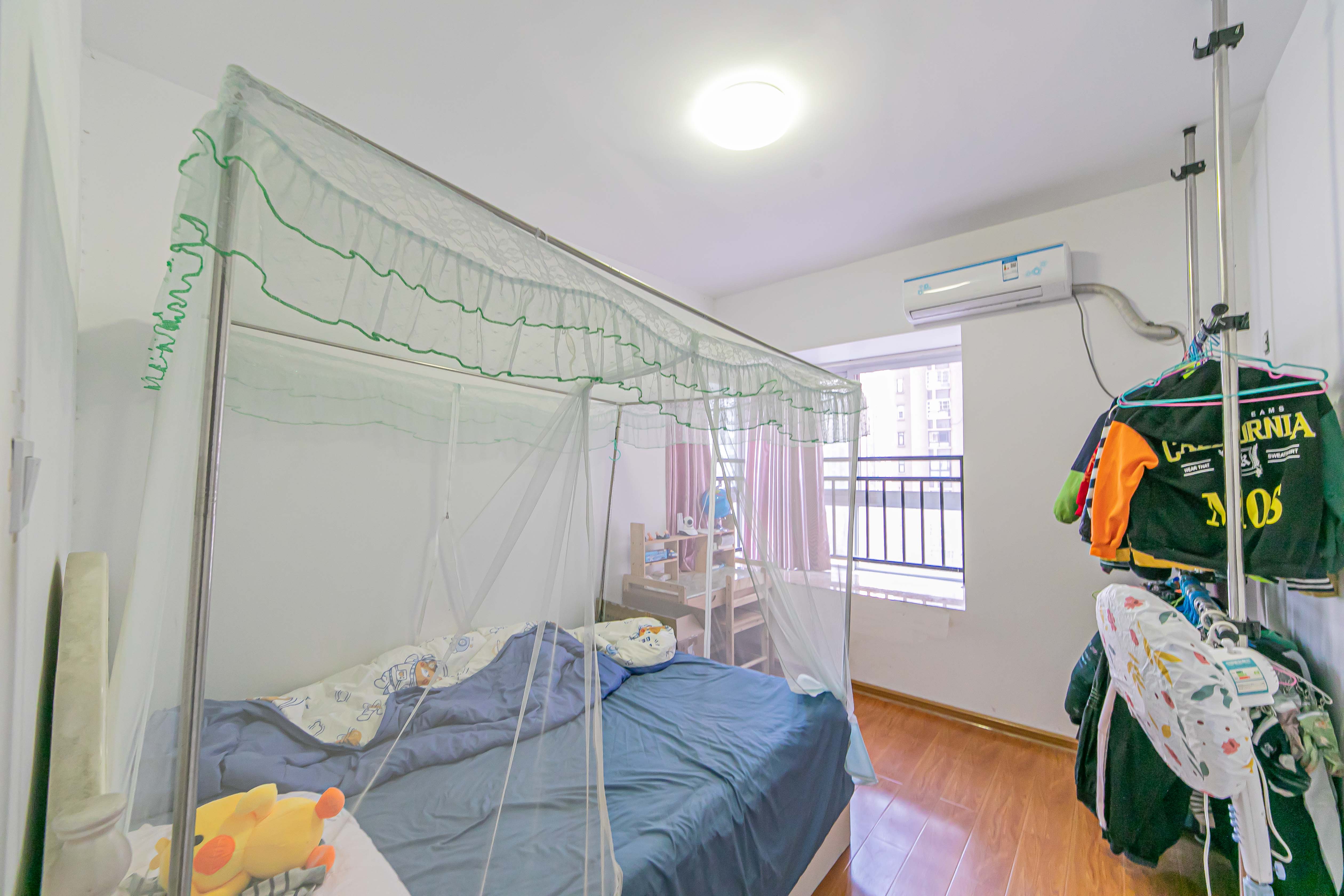 东方航标  2室2厅1卫    62.8万卧室