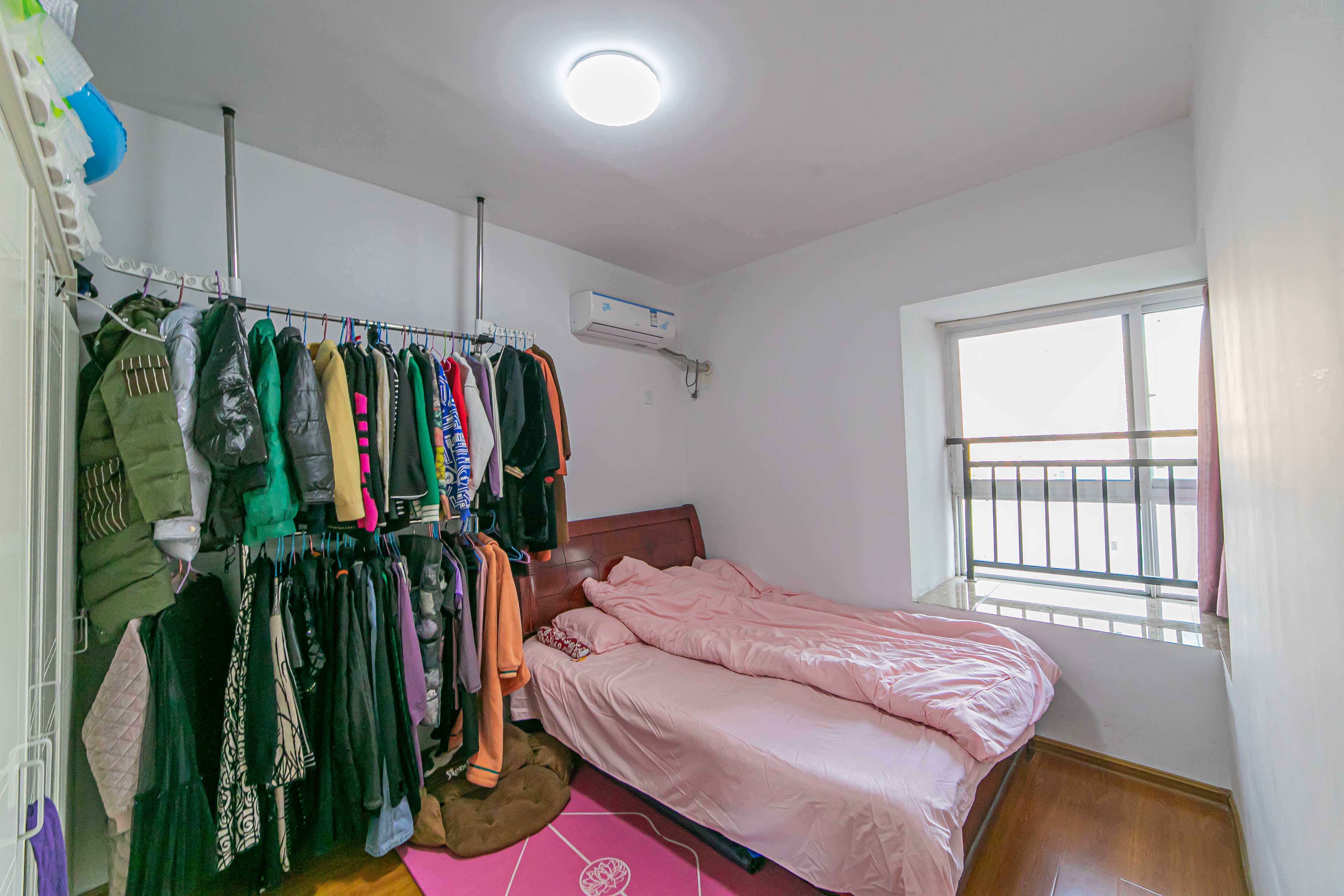 东方航标  2室2厅1卫    62.8万卧室