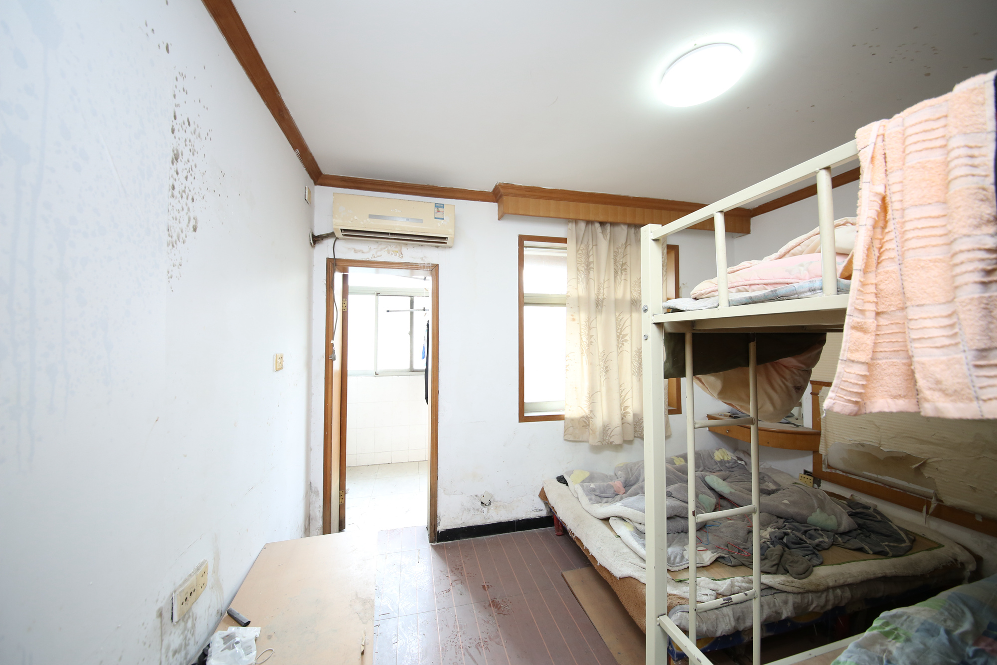 长铁高层  3室2厅1卫   75.00万卧室