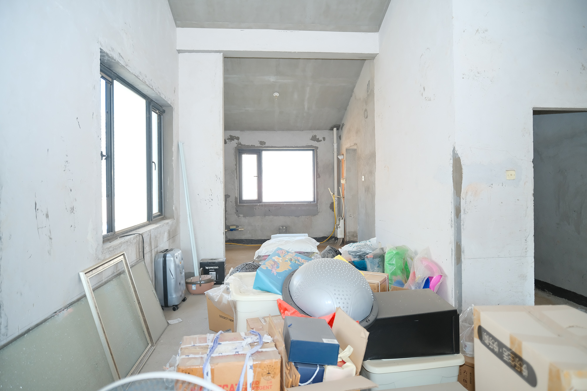 美林水郡  4室2厅1卫   85.00万客厅