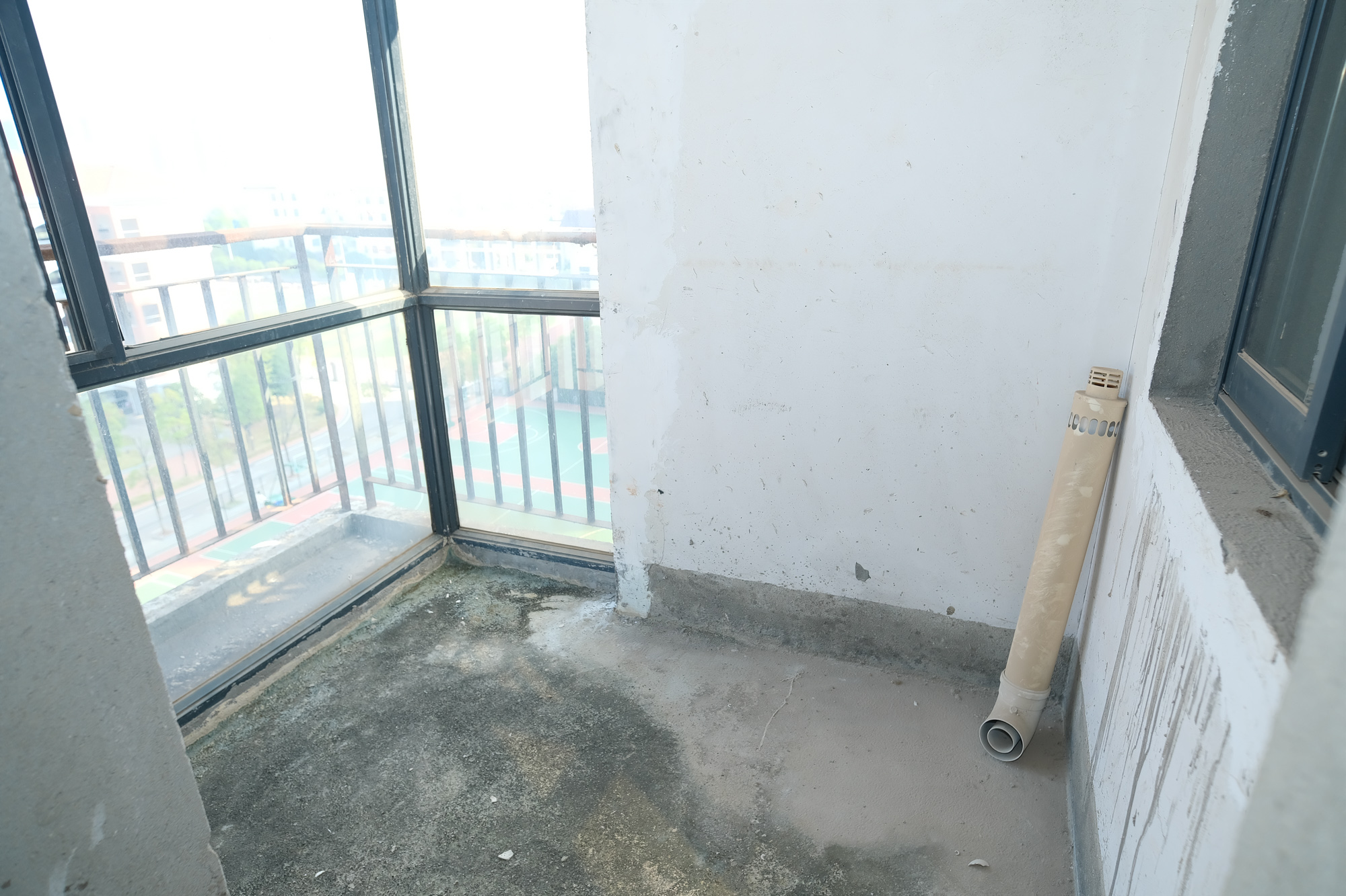 美林水郡  4室2厅1卫   85.00万阳台