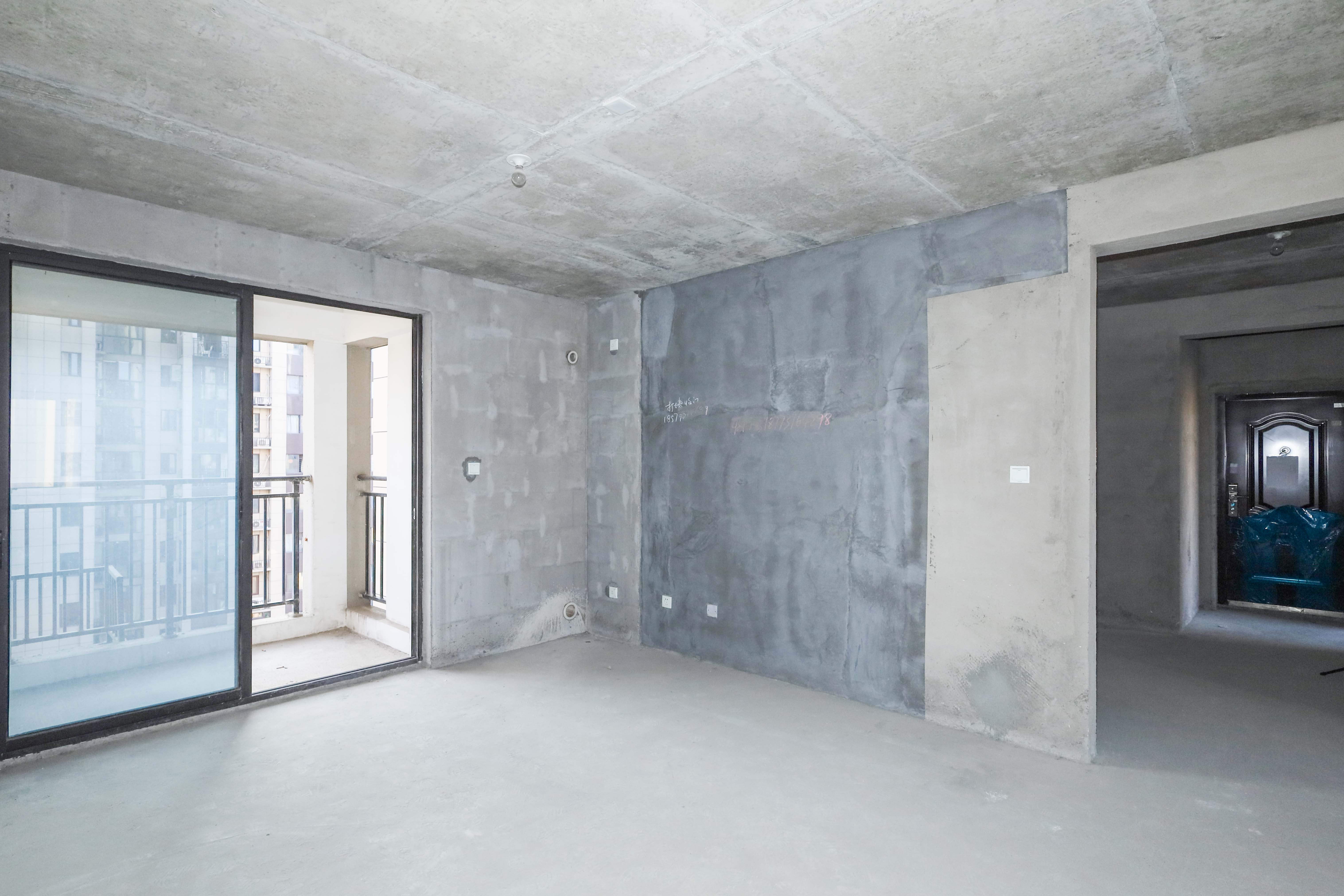 中国铁建梅溪青秀二期  4室2厅2卫    210.0万客厅