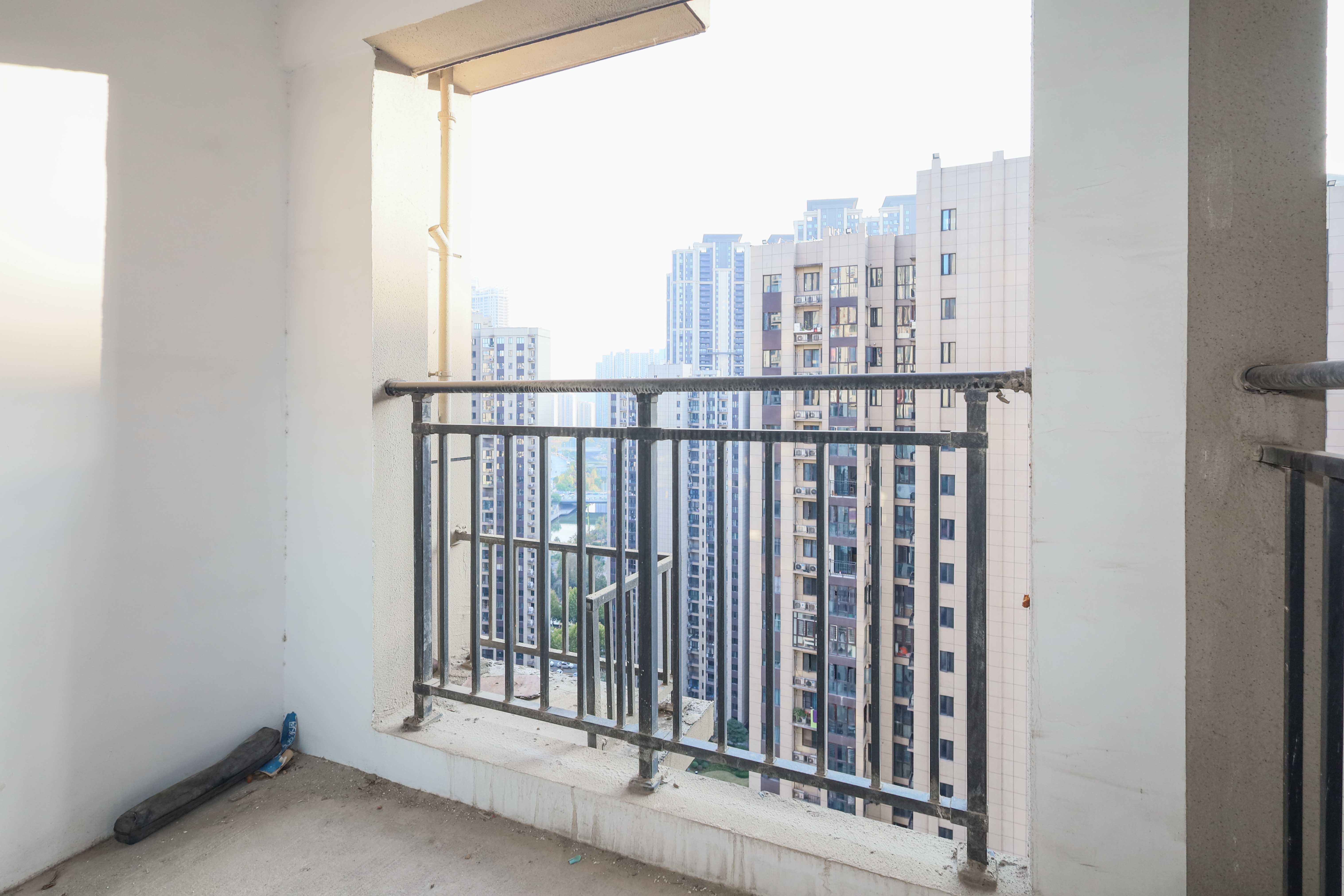 中国铁建梅溪青秀二期  4室2厅2卫    210.0万其他