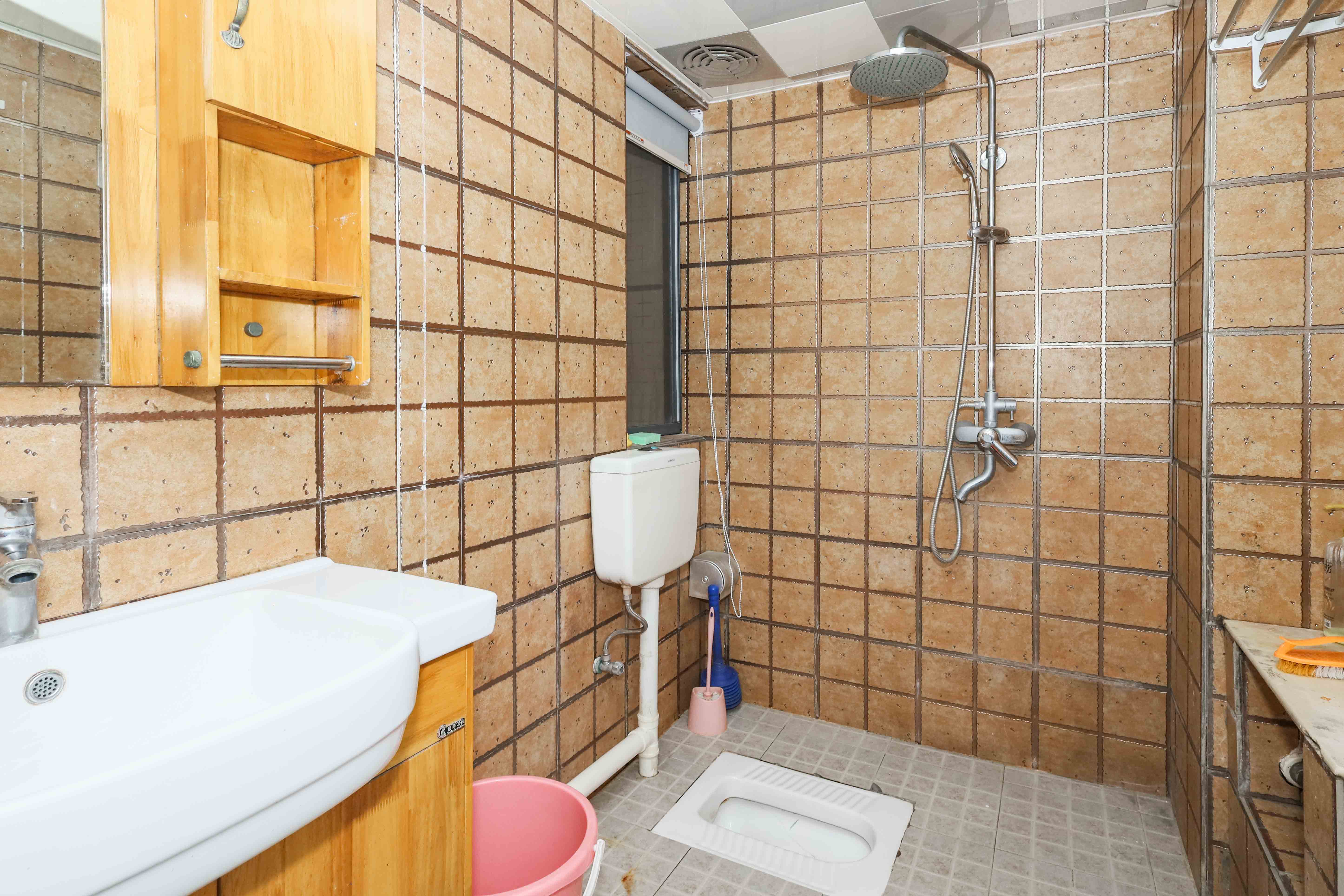 保利麓谷林语A区  3室2厅1卫   83.80万卫生间