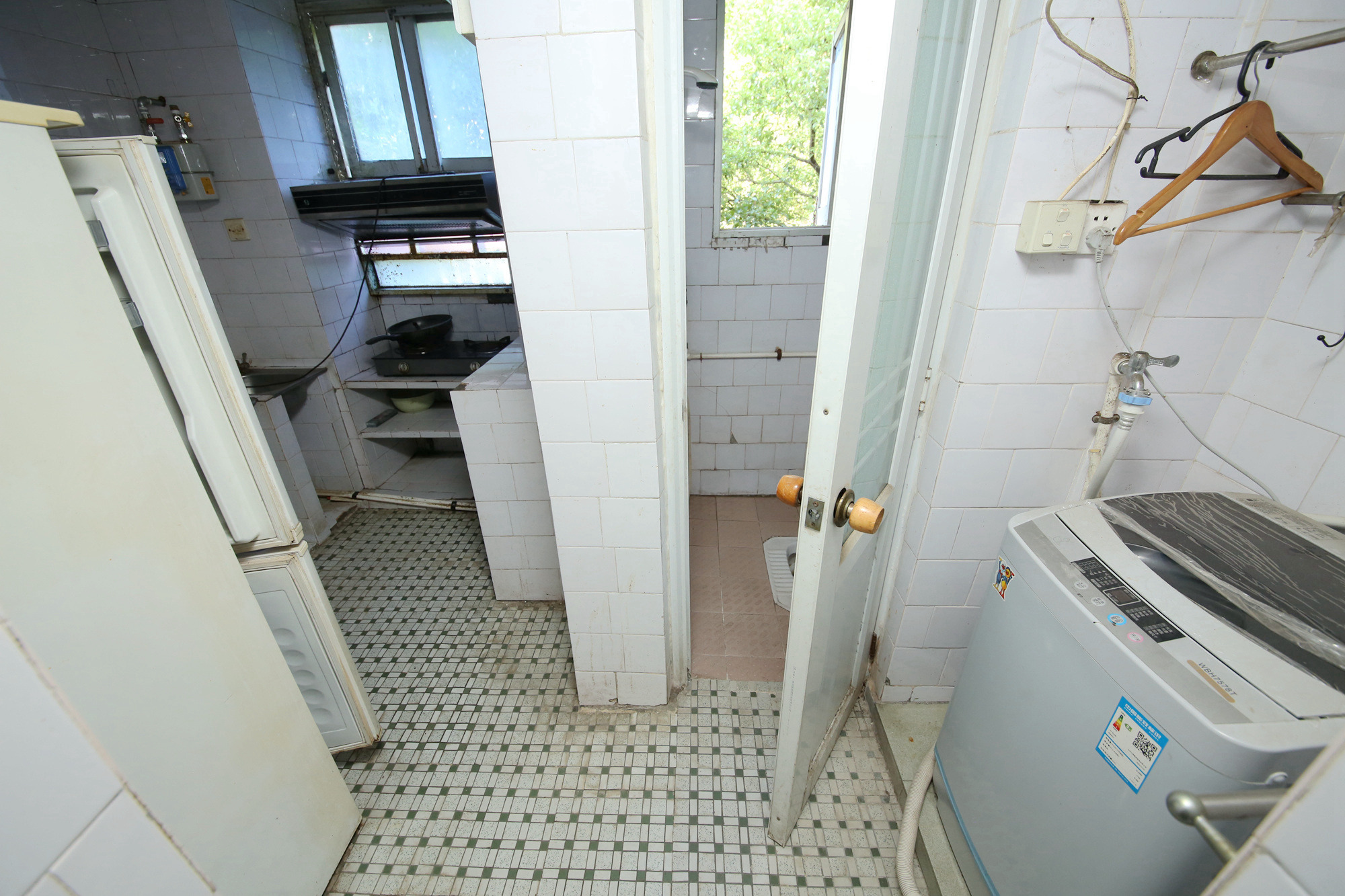 燕山街社区  2室2厅1卫   52.00万卫生间