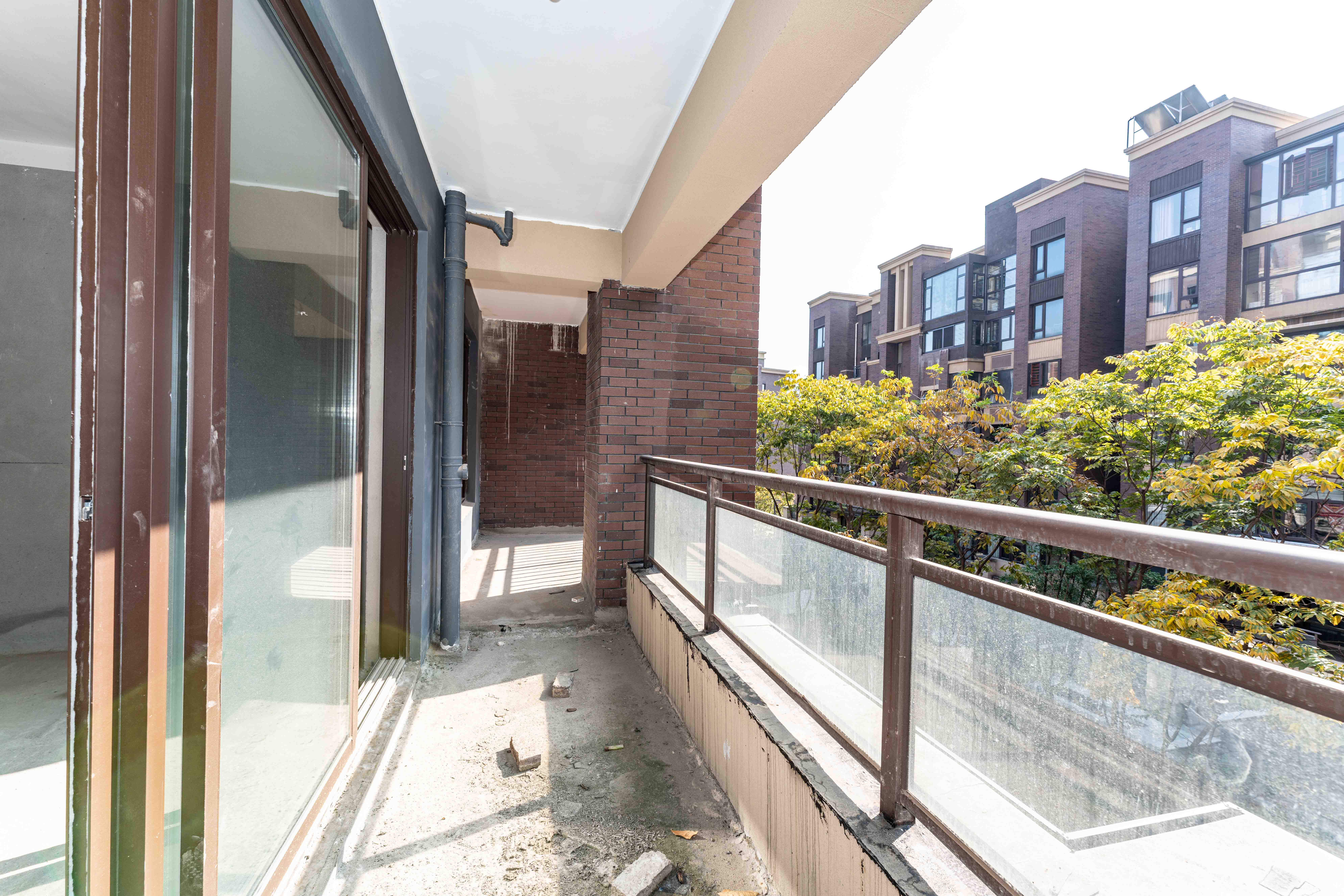 保利城（中航城国际社区、郡原美村）  4室2厅2卫   138.00万阳台
