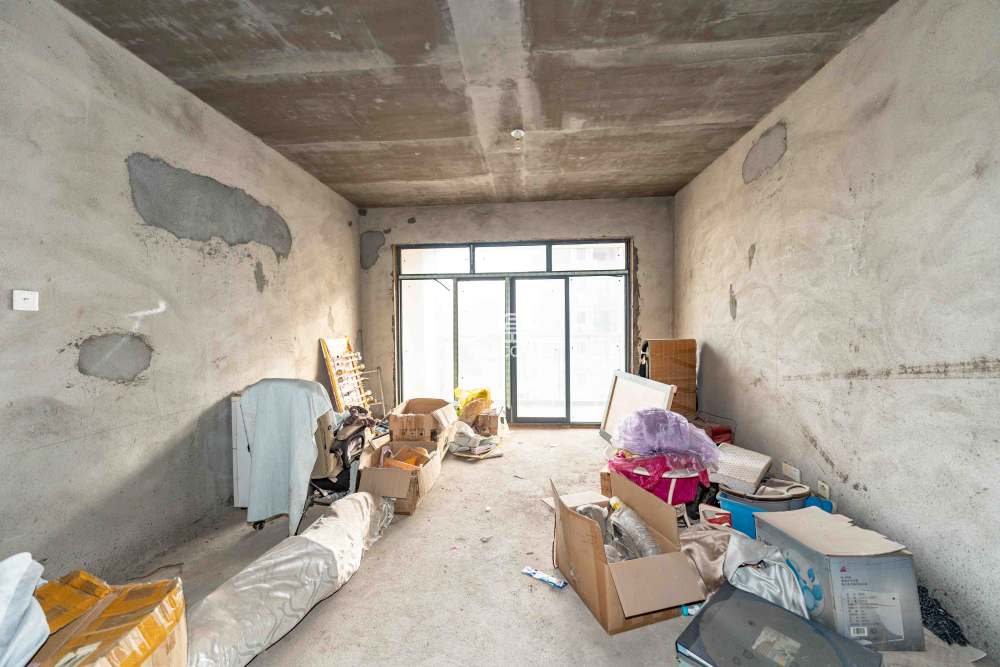 黑金时代广场  4室2厅2卫   75.00万
