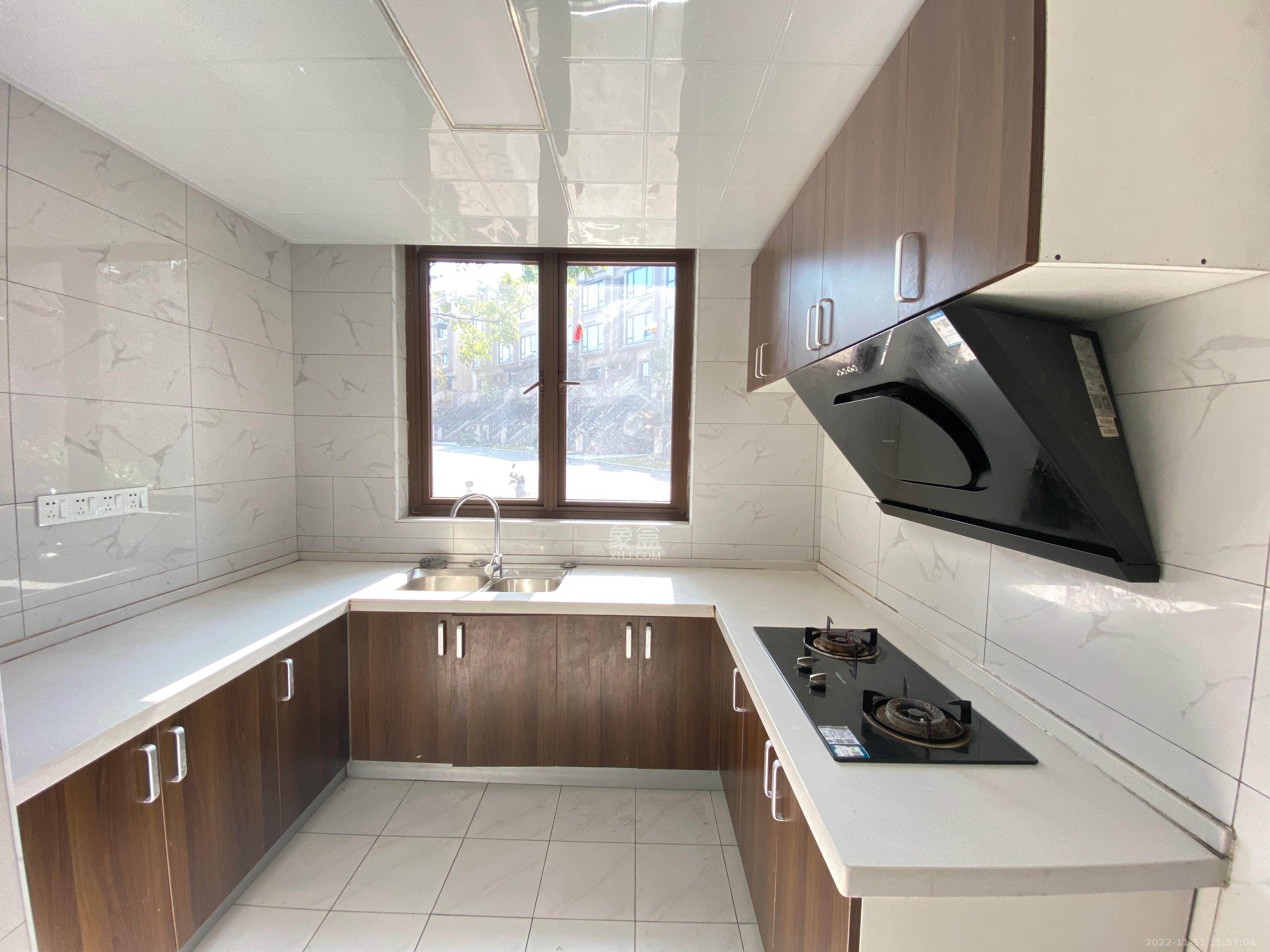 盈峰翠邸 4室2厅3卫 3800.0元/月 盈峰翠邸 4室2厅3卫 3800.0元/月室内图