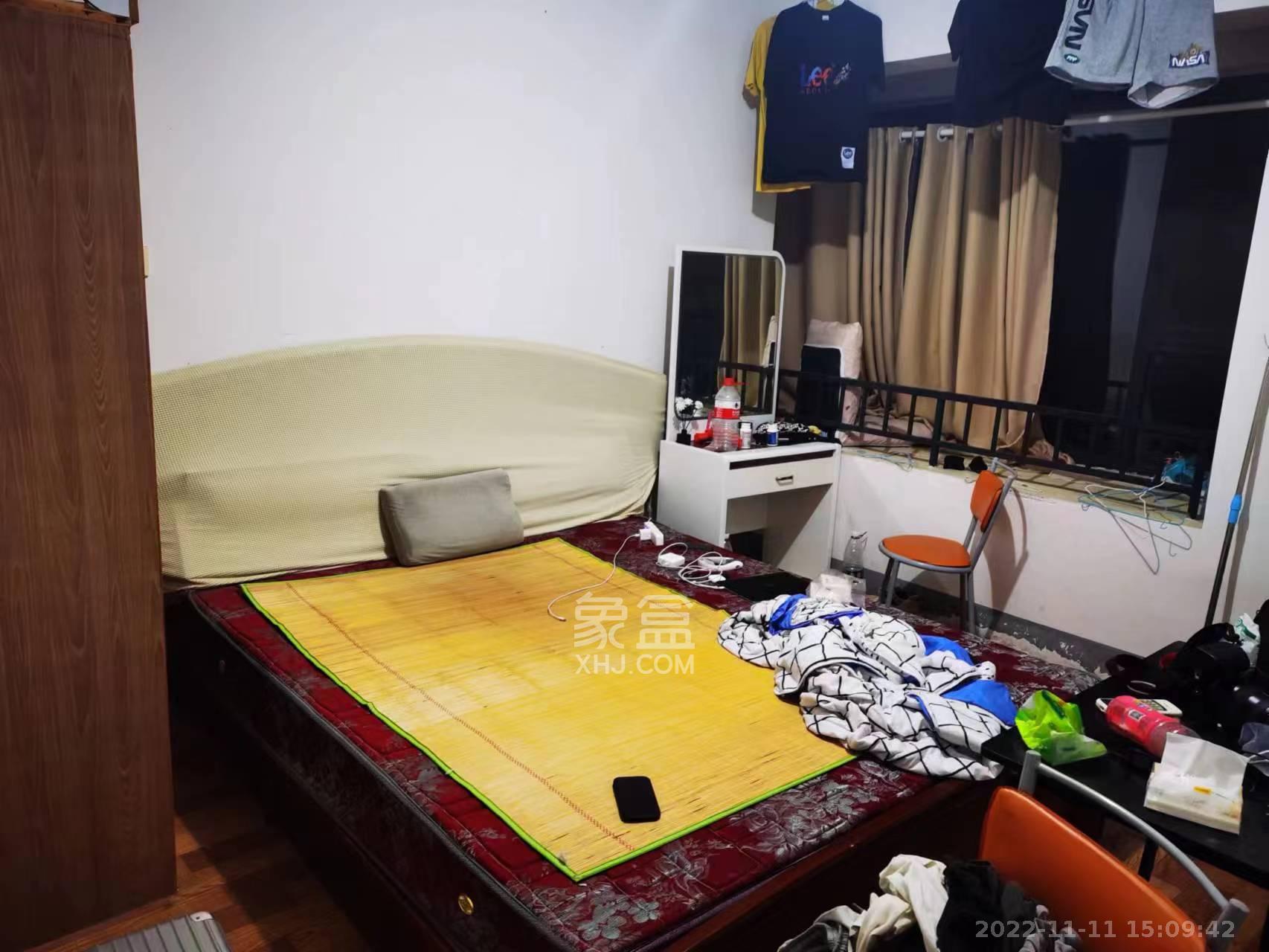 三一街区  4室2厅2卫   1600.00元/月室内图