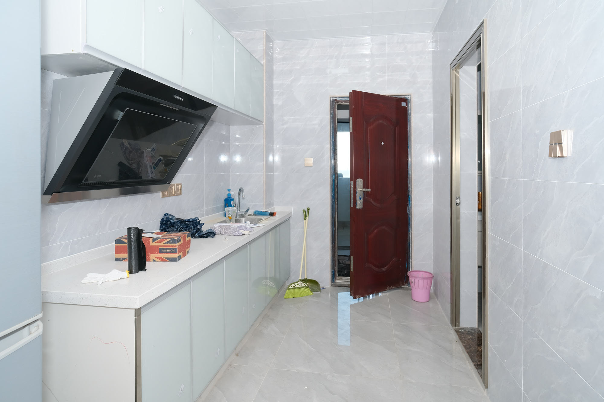 金鹰商业广场(金鹰商业大厦)  1室1厅1卫    41.8万 金鹰商业广场(金鹰商业大厦)  1室1厅1卫    41.8万厨房