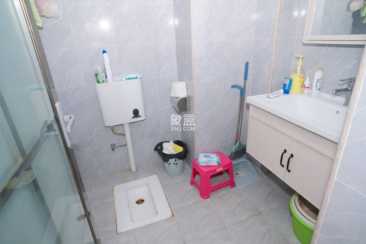 金鹰商业广场(金鹰商业大厦) 1室1厅1卫 28.00万 金鹰商业广场(金鹰商业大厦) 1室1厅1卫 28.00万卫生间