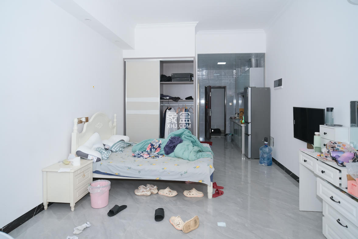 金鹰商业广场(金鹰商业大厦) 1室1厅1卫 28.00万 金鹰商业广场(金鹰商业大厦) 1室1厅1卫 28.00万卧室