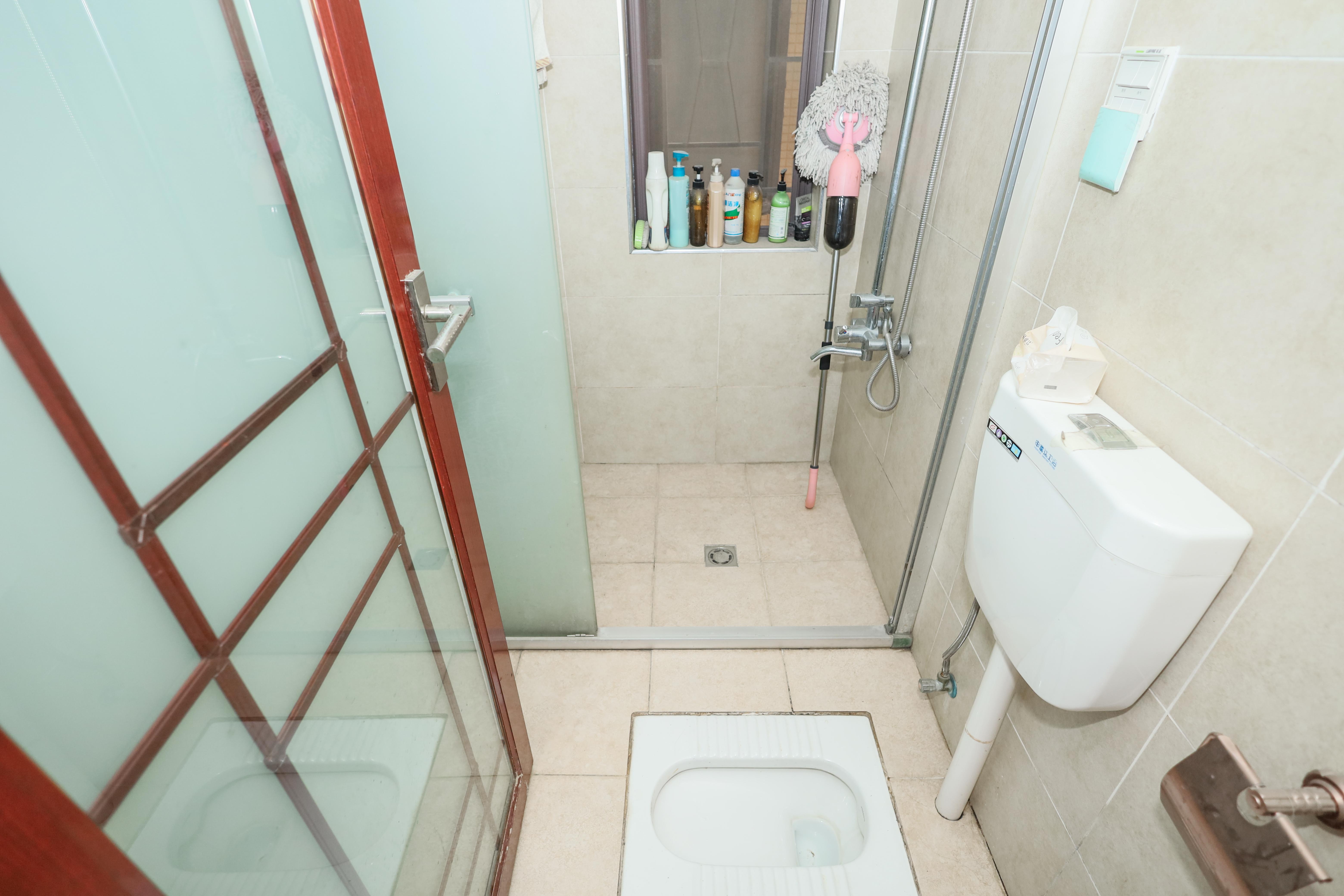 保利麓谷林语E区  3室2厅2卫   148.00万卫生间
