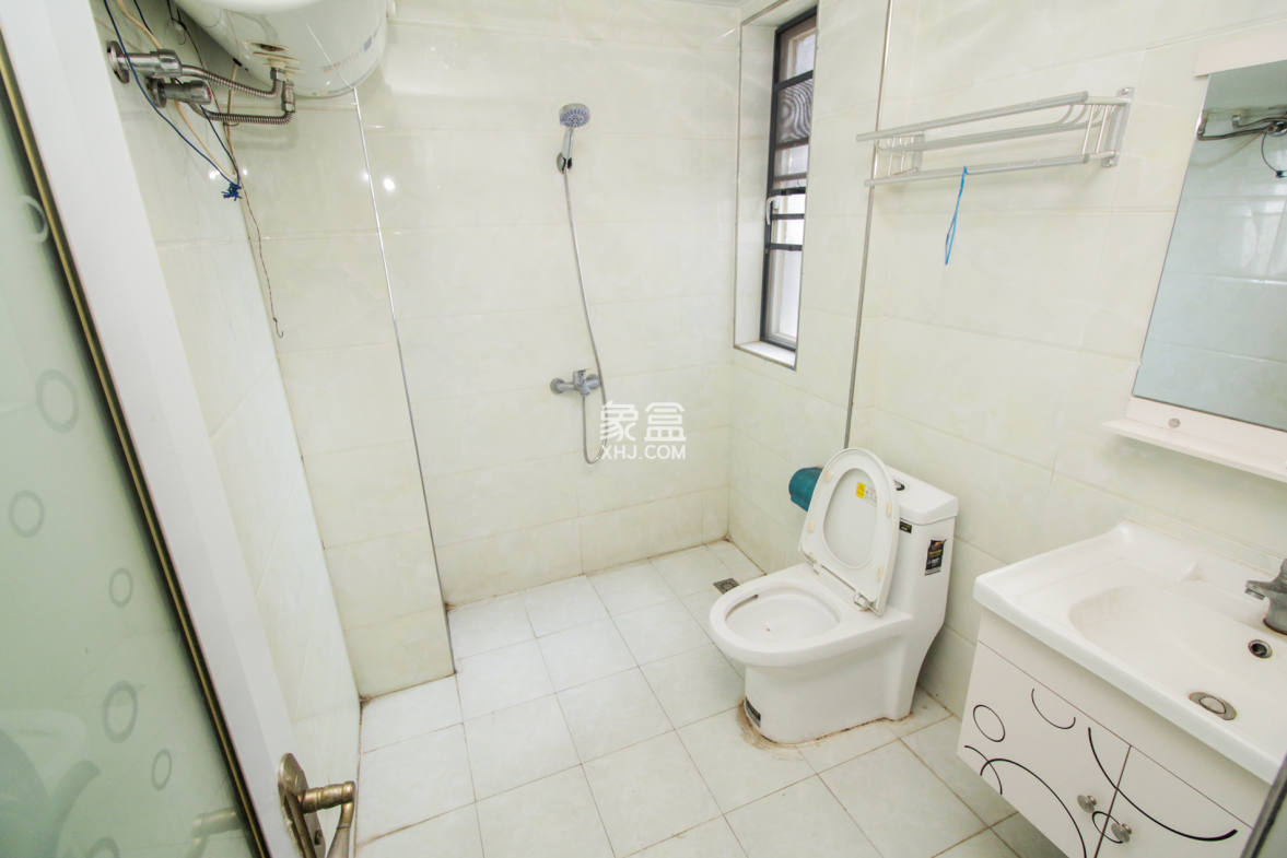 上海城小区  3室2厅1卫   108.00万卫生间