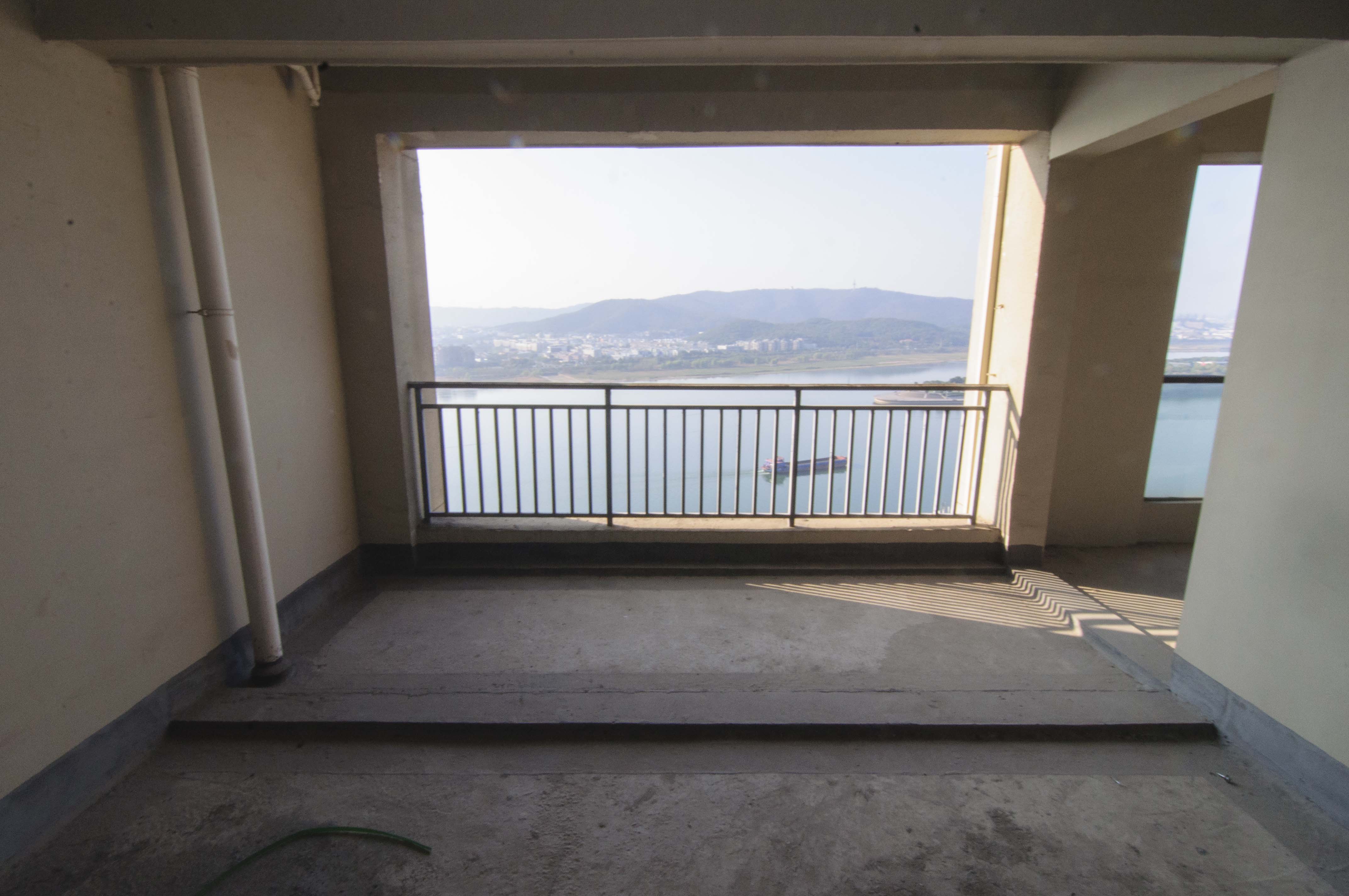 中建江山壹号  4室2厅3卫   660.00万其他