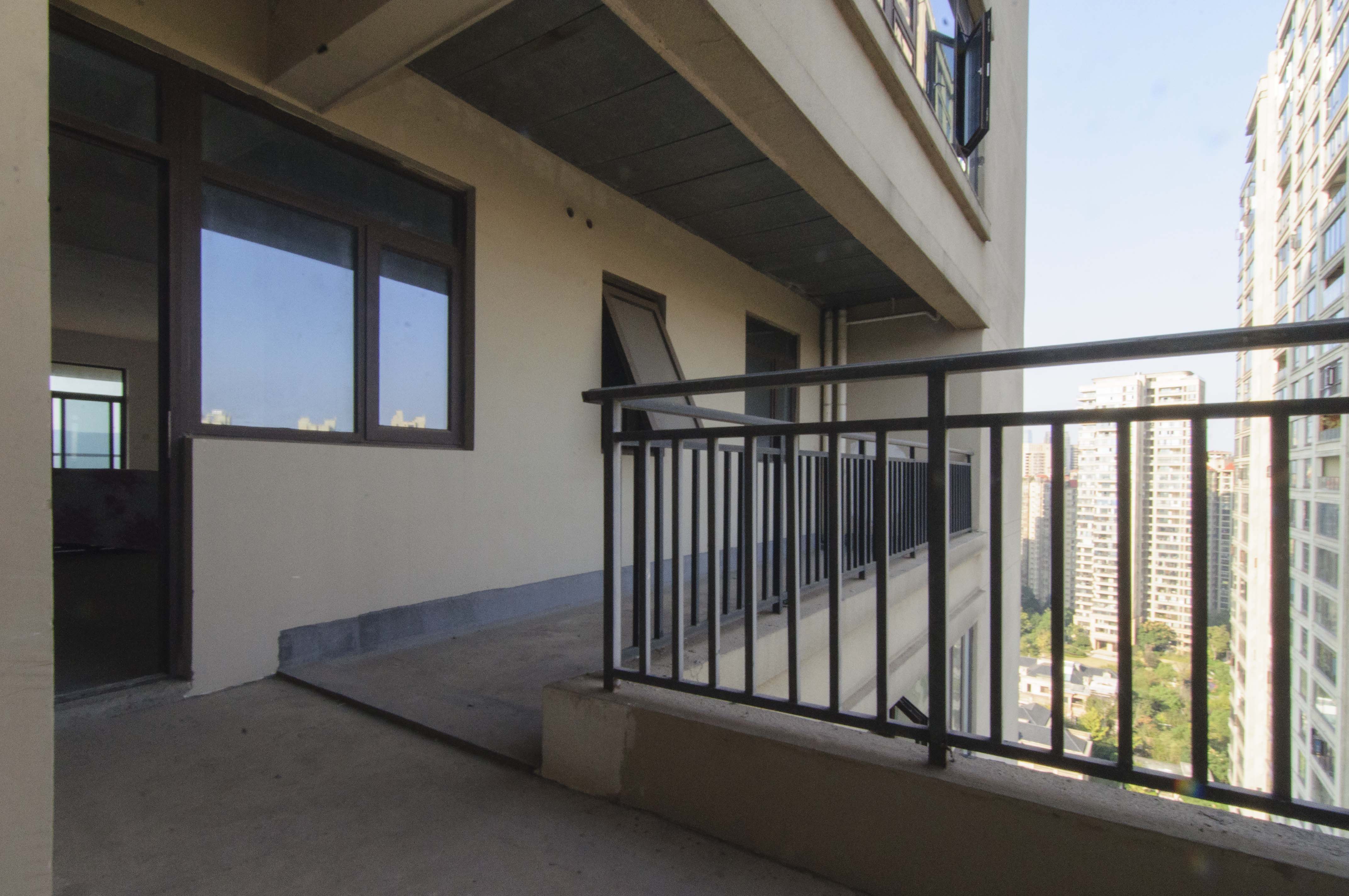 中建江山壹号  4室2厅3卫   660.00万其他