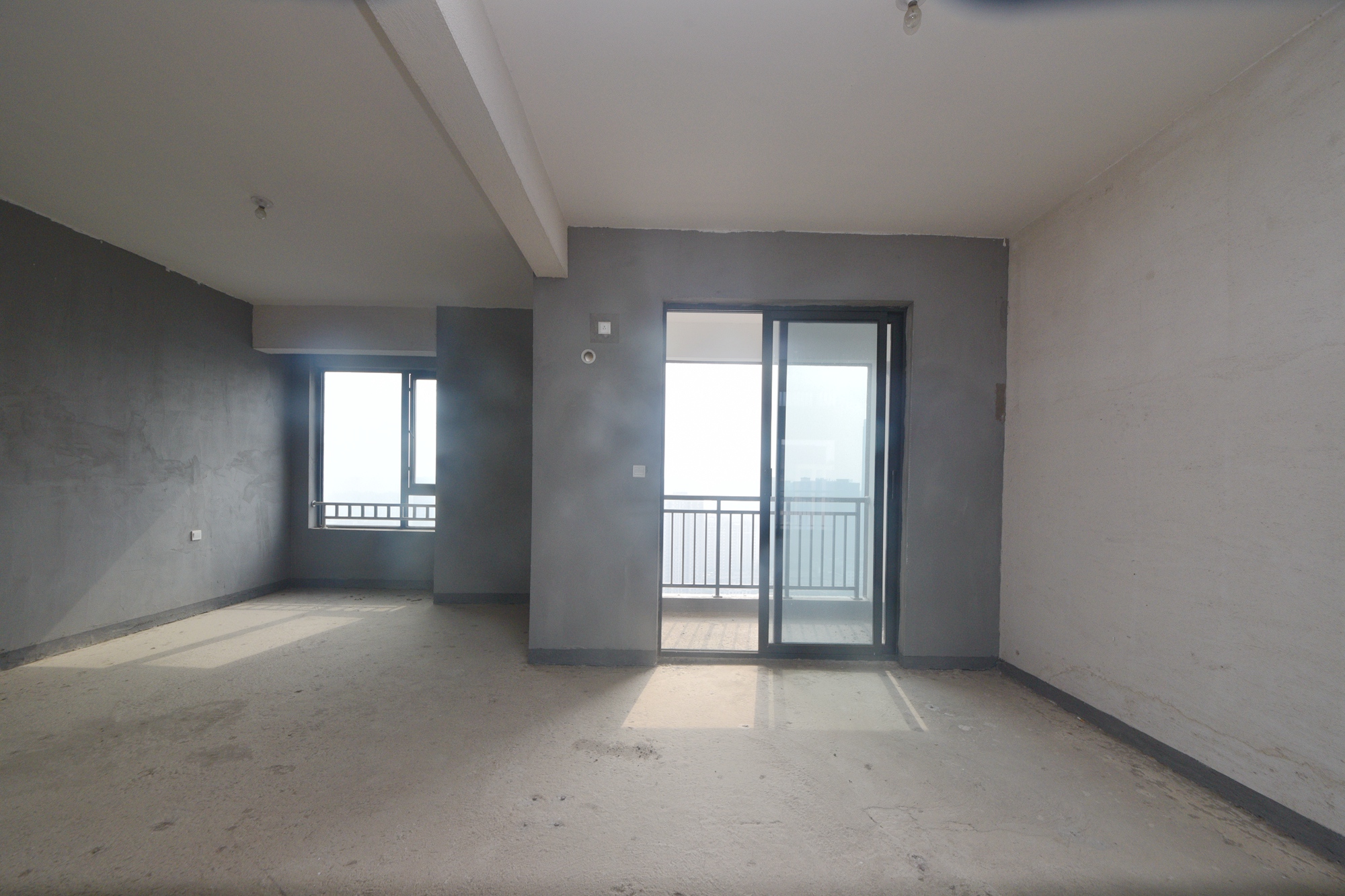 建发中央公园（建发美地）  5室2厅2卫   381.00万其他