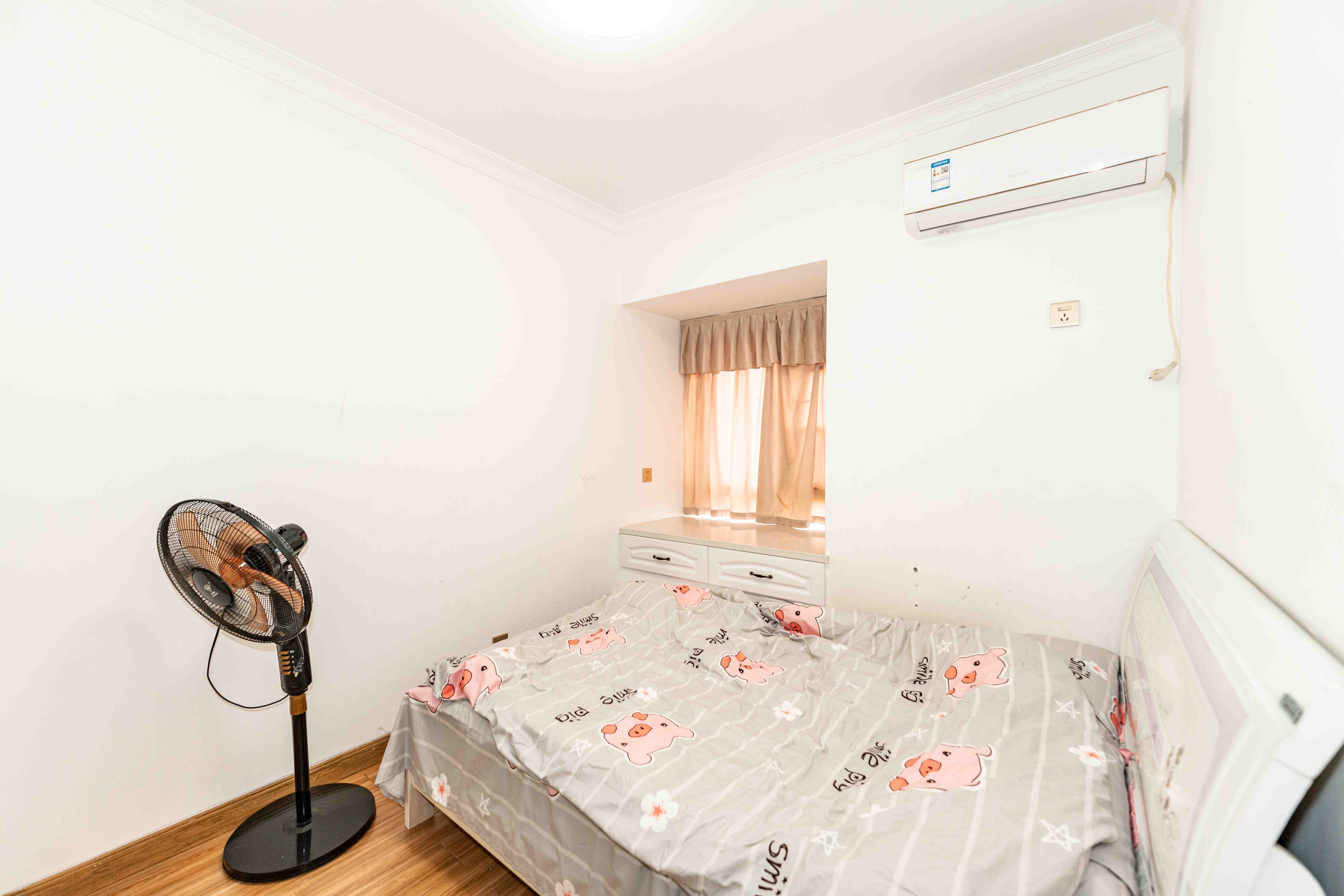 鑫天格林香山 3室2厅1卫 64.00万 鑫天格林香山 3室2厅1卫 64.00万卧室