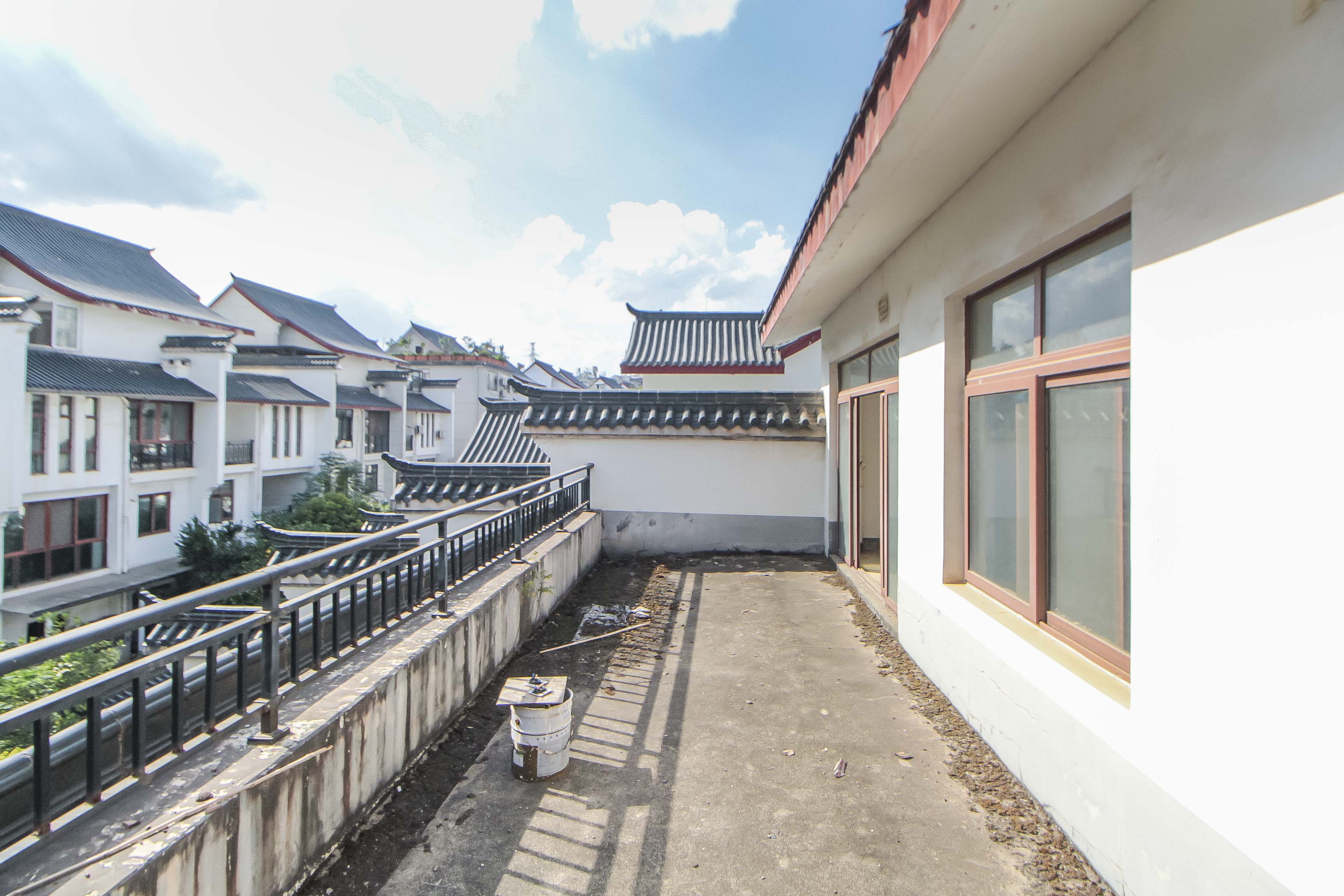 汀湘十里  6室3厅4卫   995.00万阳台