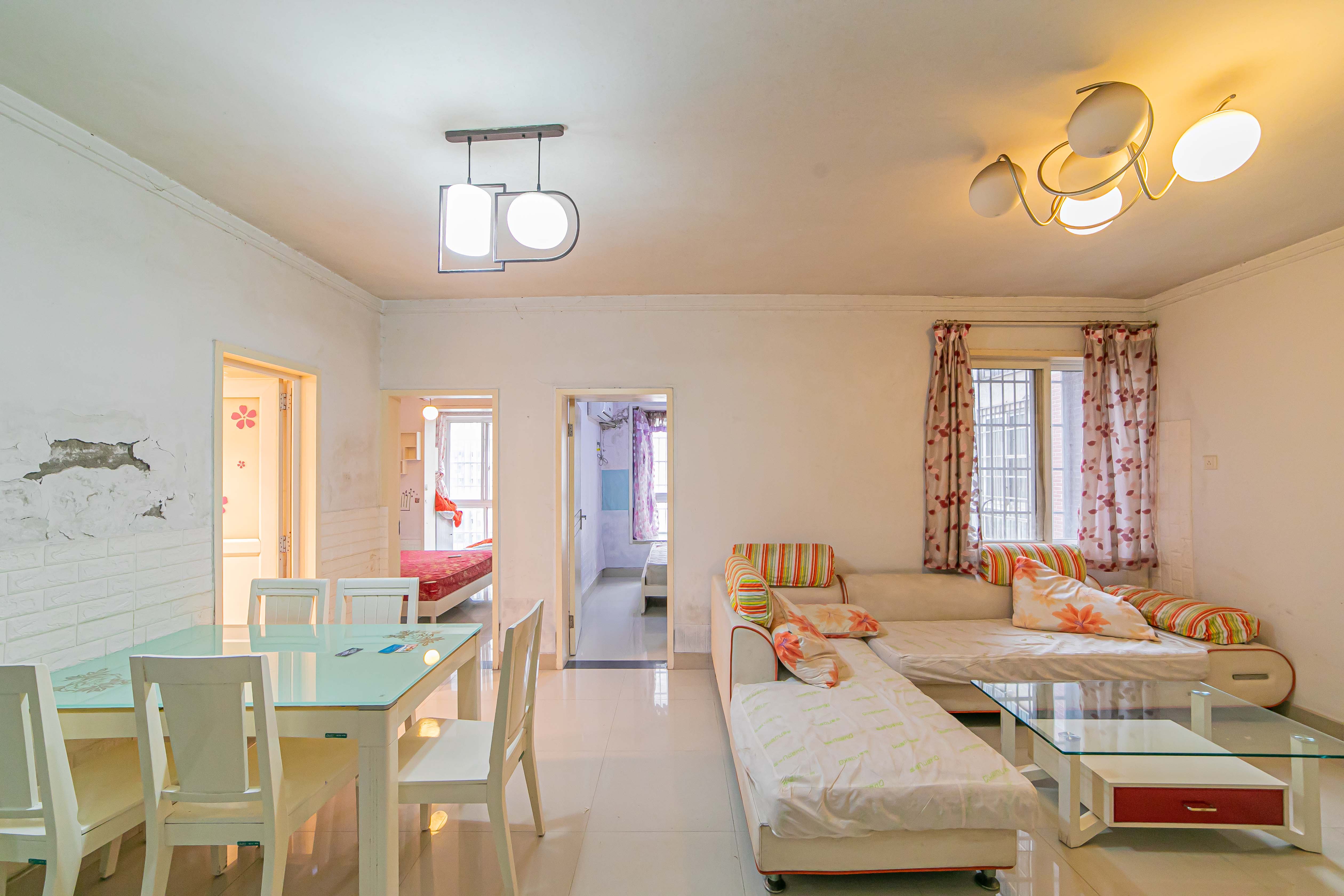 彩都公寓 2室1厅1卫 43.80万 彩都公寓 2室1厅1卫 43.80万客厅