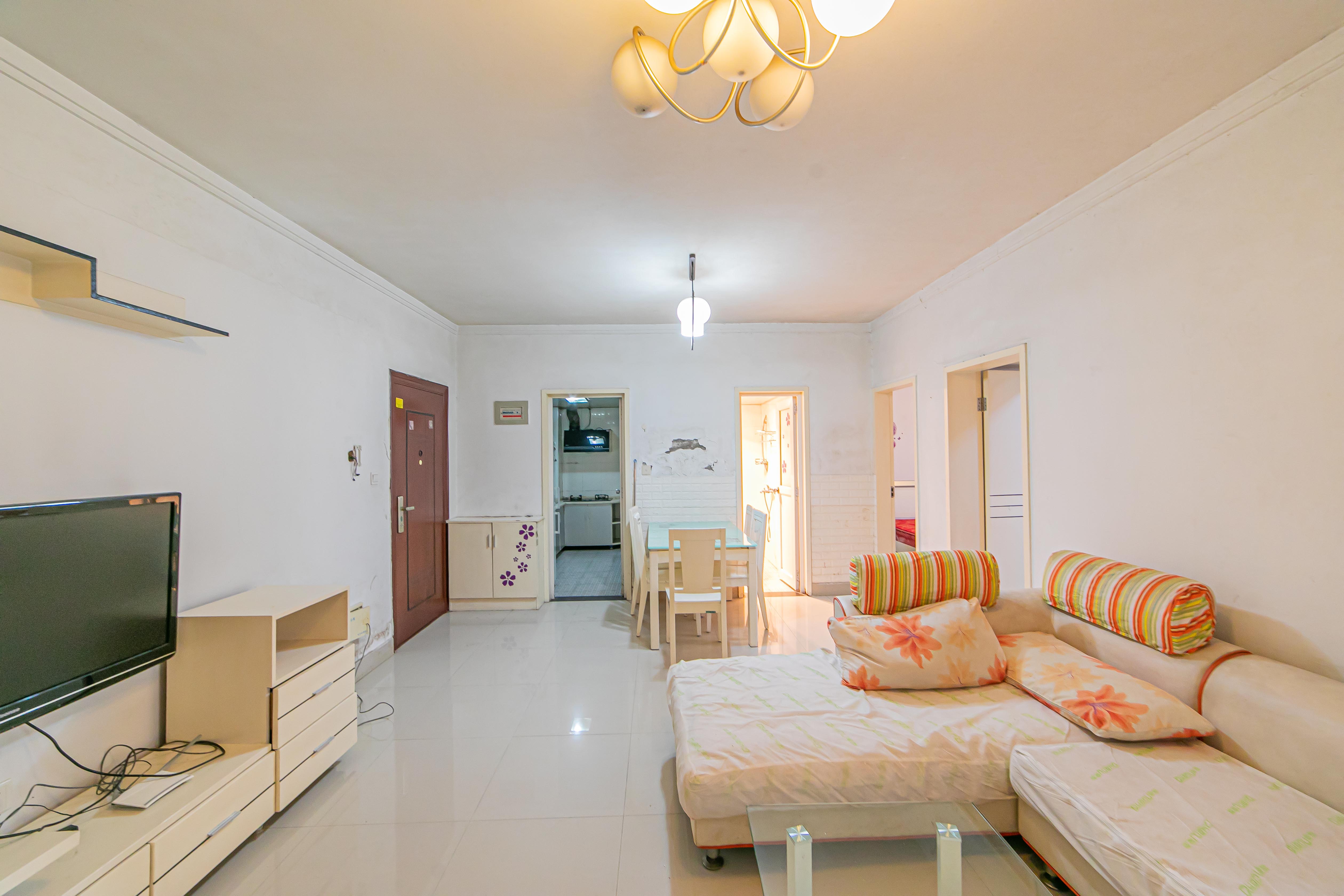 彩都公寓 2室1厅1卫 43.80万 彩都公寓 2室1厅1卫 43.80万客厅