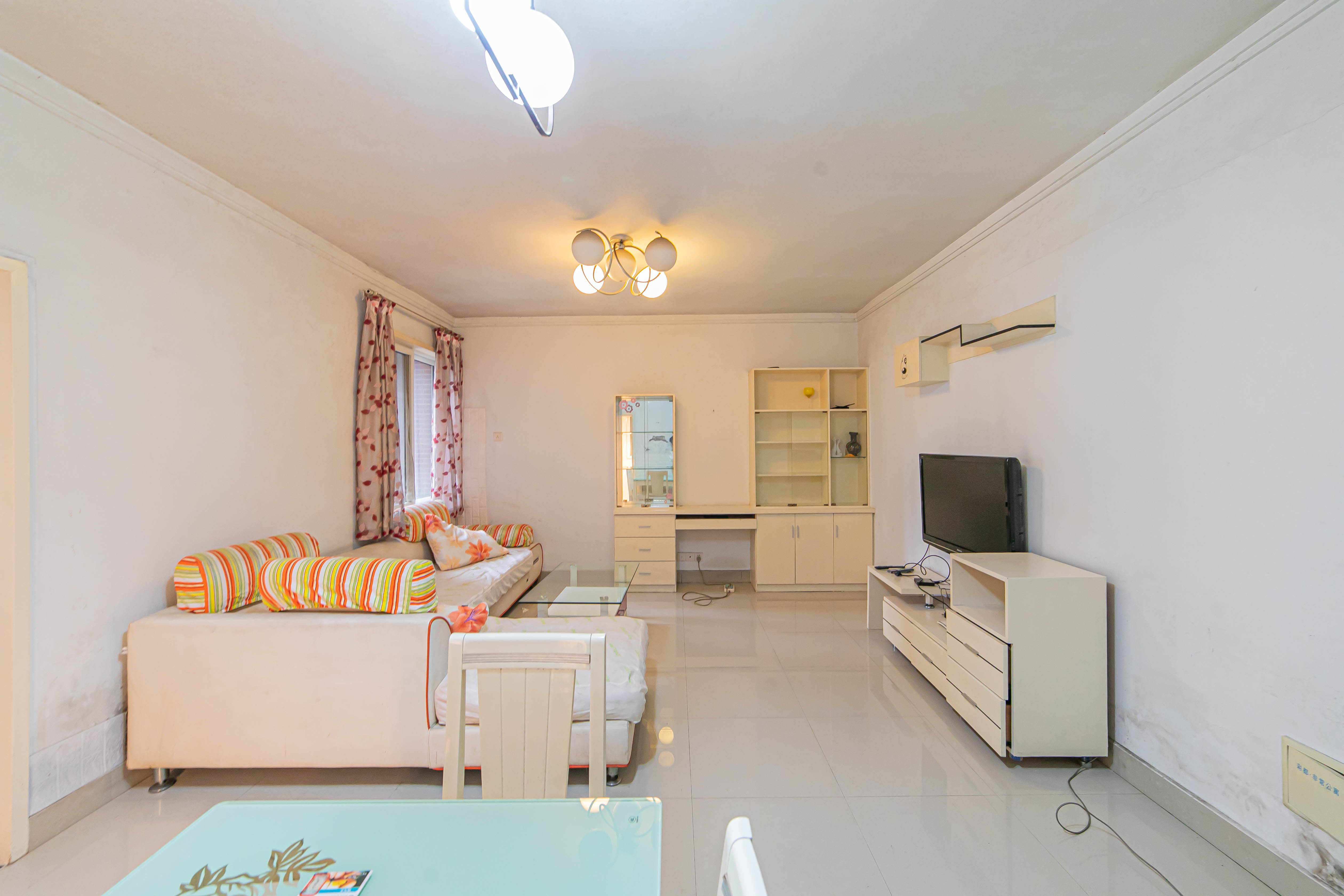 彩都公寓 2室1厅1卫 43.80万 彩都公寓 2室1厅1卫 43.80万客厅