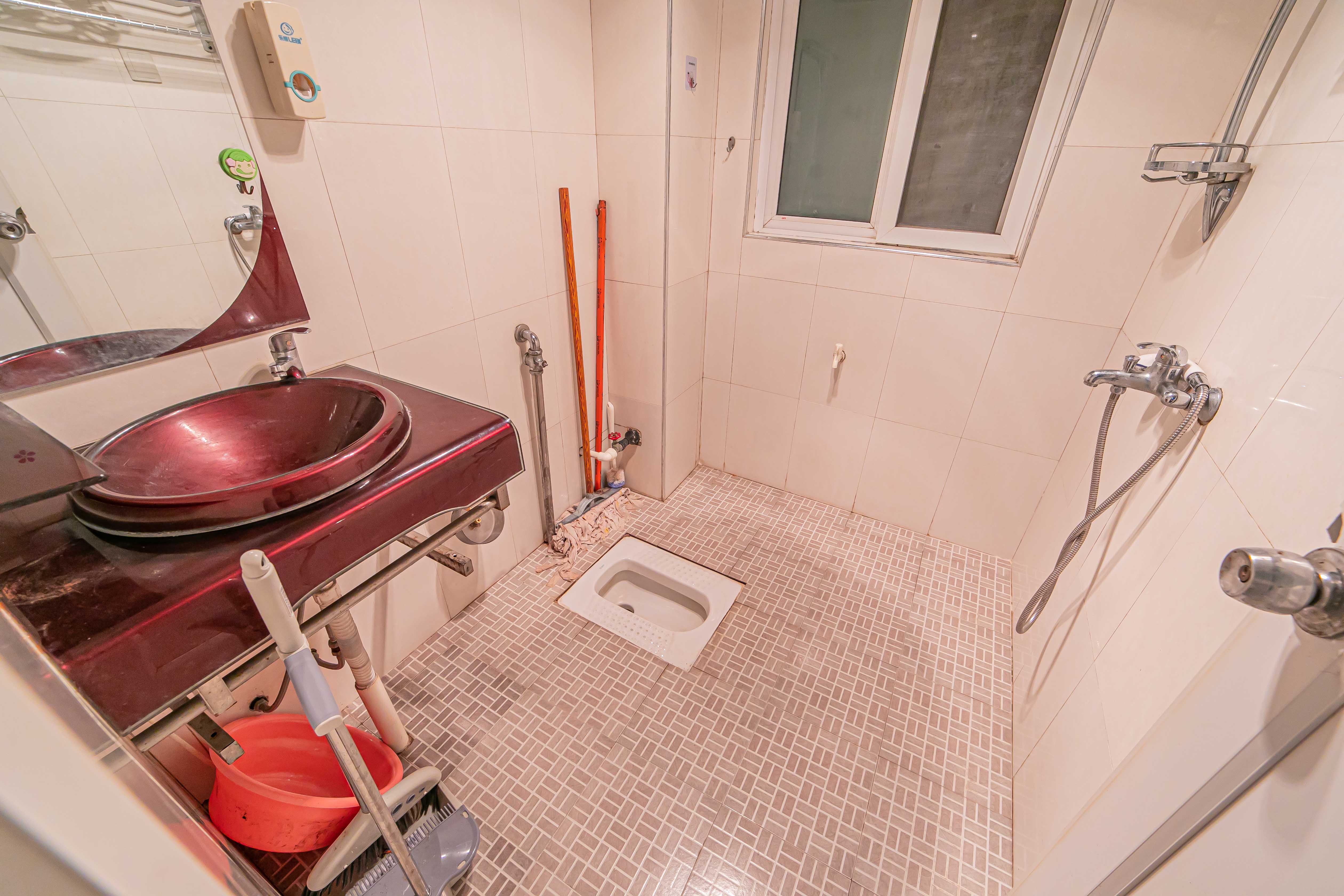 彩都公寓 2室1厅1卫 43.80万 彩都公寓 2室1厅1卫 43.80万卫生间