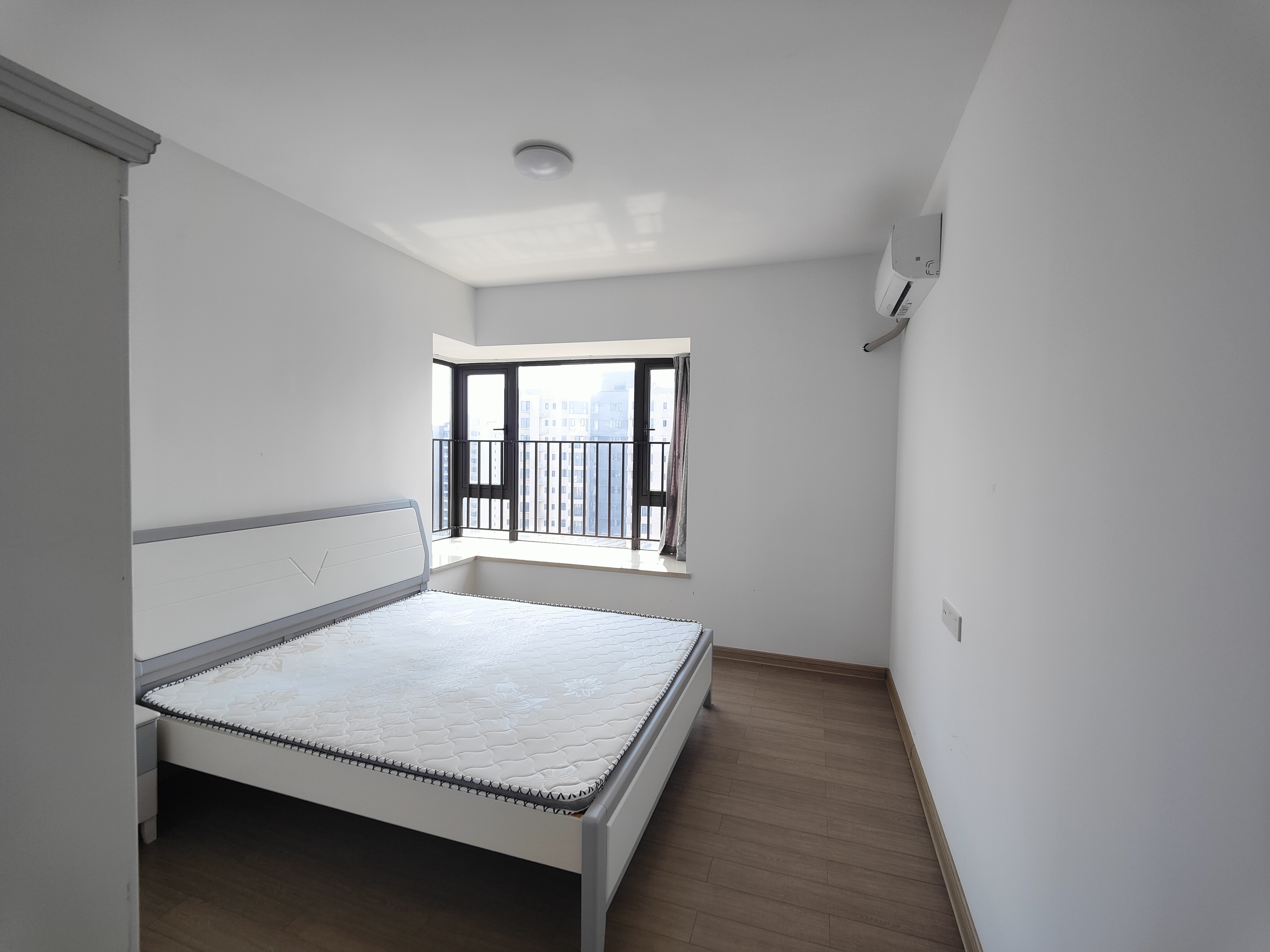 蓝溪谷  4室2厅2卫   92.00万室内图