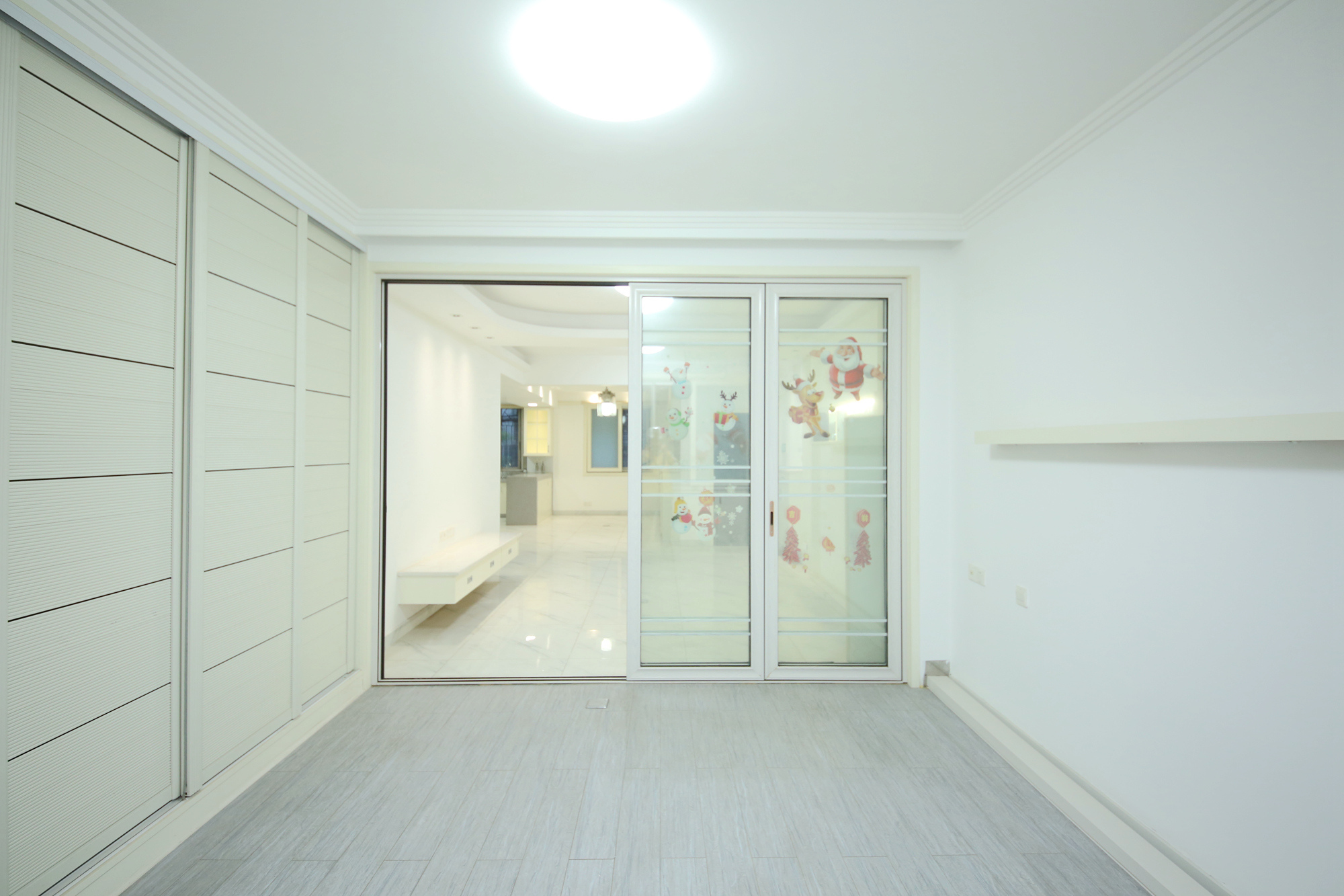 燕山街社区  3室2厅2卫   100.00万卧室
