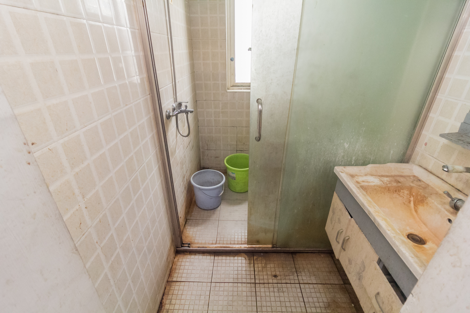 时代星城  2室2厅1卫    45.0万卫生间