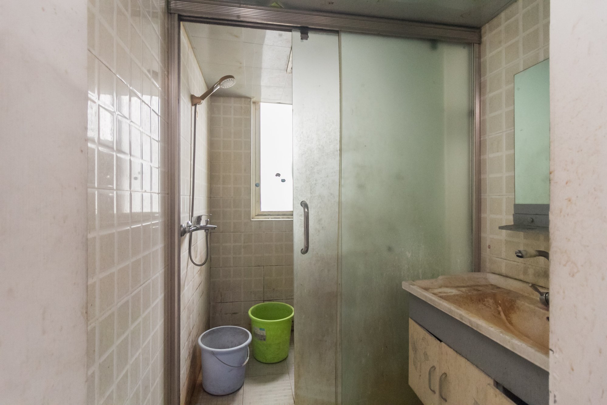 时代星城  2室2厅1卫    45.0万卫生间