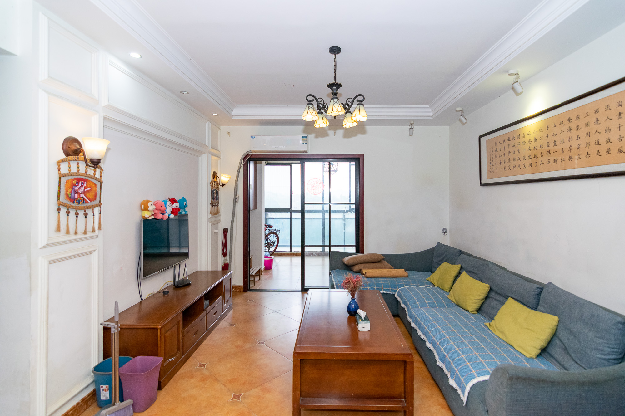 珠江东方明珠(新地东方明珠)三期 2室2厅1卫 60.0万 珠江东方明珠(新地东方明珠)三期 2室2厅1卫 60.0万客厅