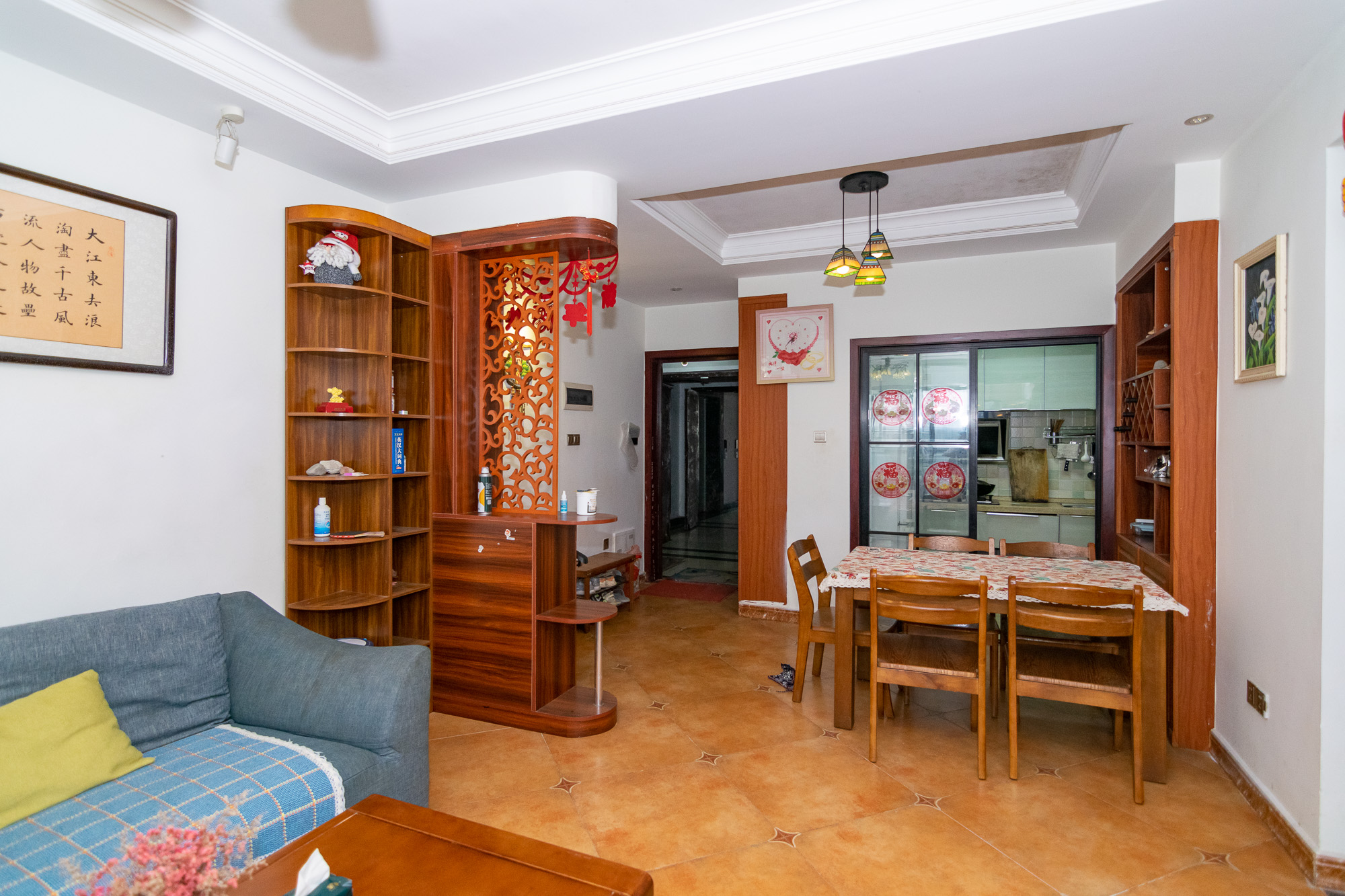 珠江东方明珠(新地东方明珠)三期 2室2厅1卫 60.0万 珠江东方明珠(新地东方明珠)三期 2室2厅1卫 60.0万客厅