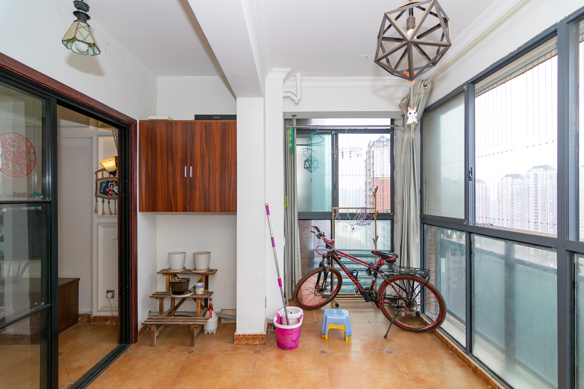 珠江东方明珠(新地东方明珠)三期 2室2厅1卫 60.0万 珠江东方明珠(新地东方明珠)三期 2室2厅1卫 60.0万阳台