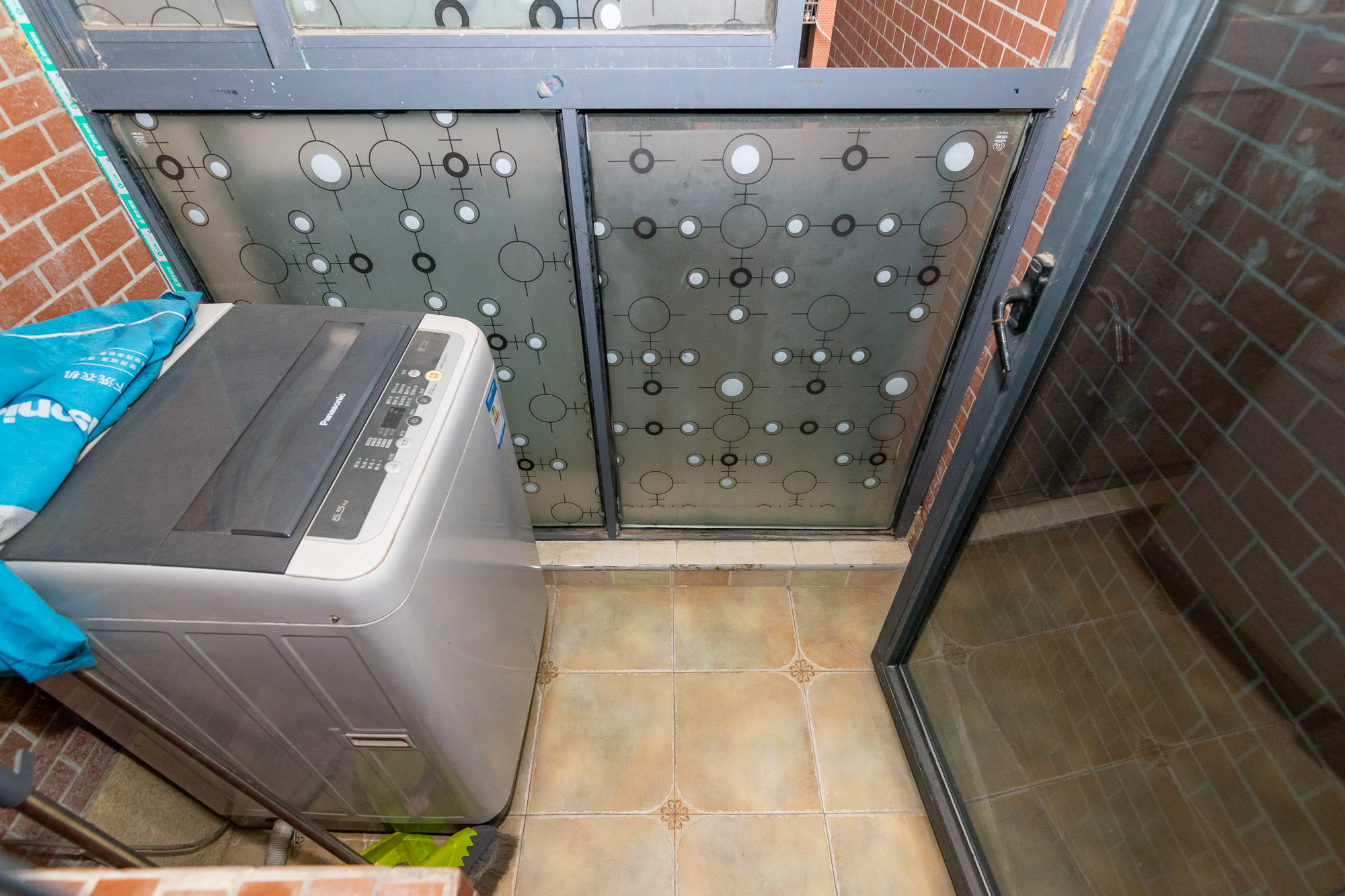 珠江东方明珠(新地东方明珠)三期 2室2厅1卫 60.0万 珠江东方明珠(新地东方明珠)三期 2室2厅1卫 60.0万阳台