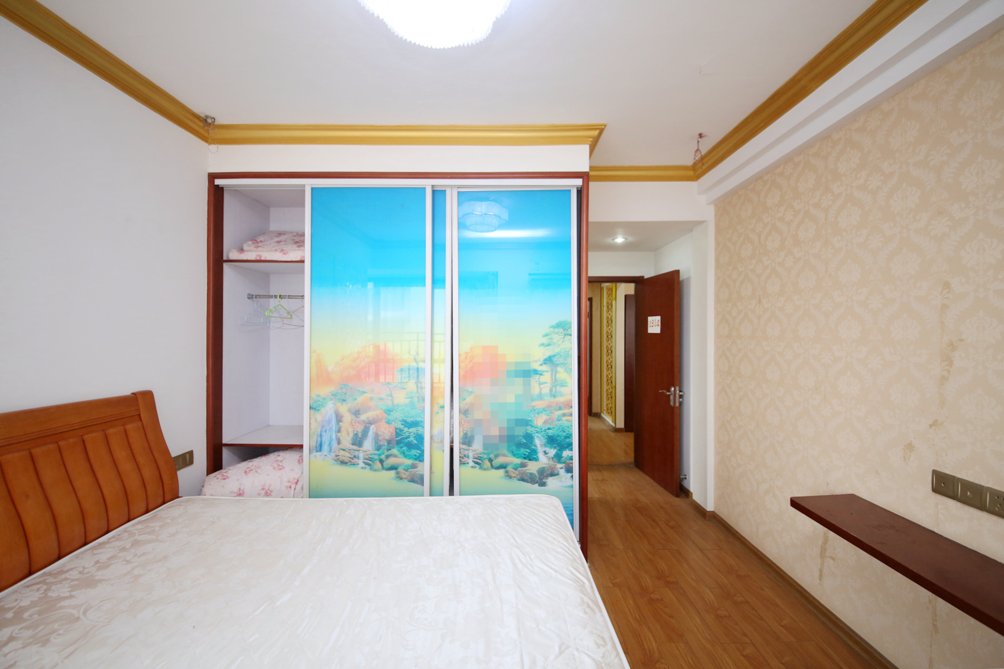 上东辛顿公寓  4室1厅2卫   136.00万卧室