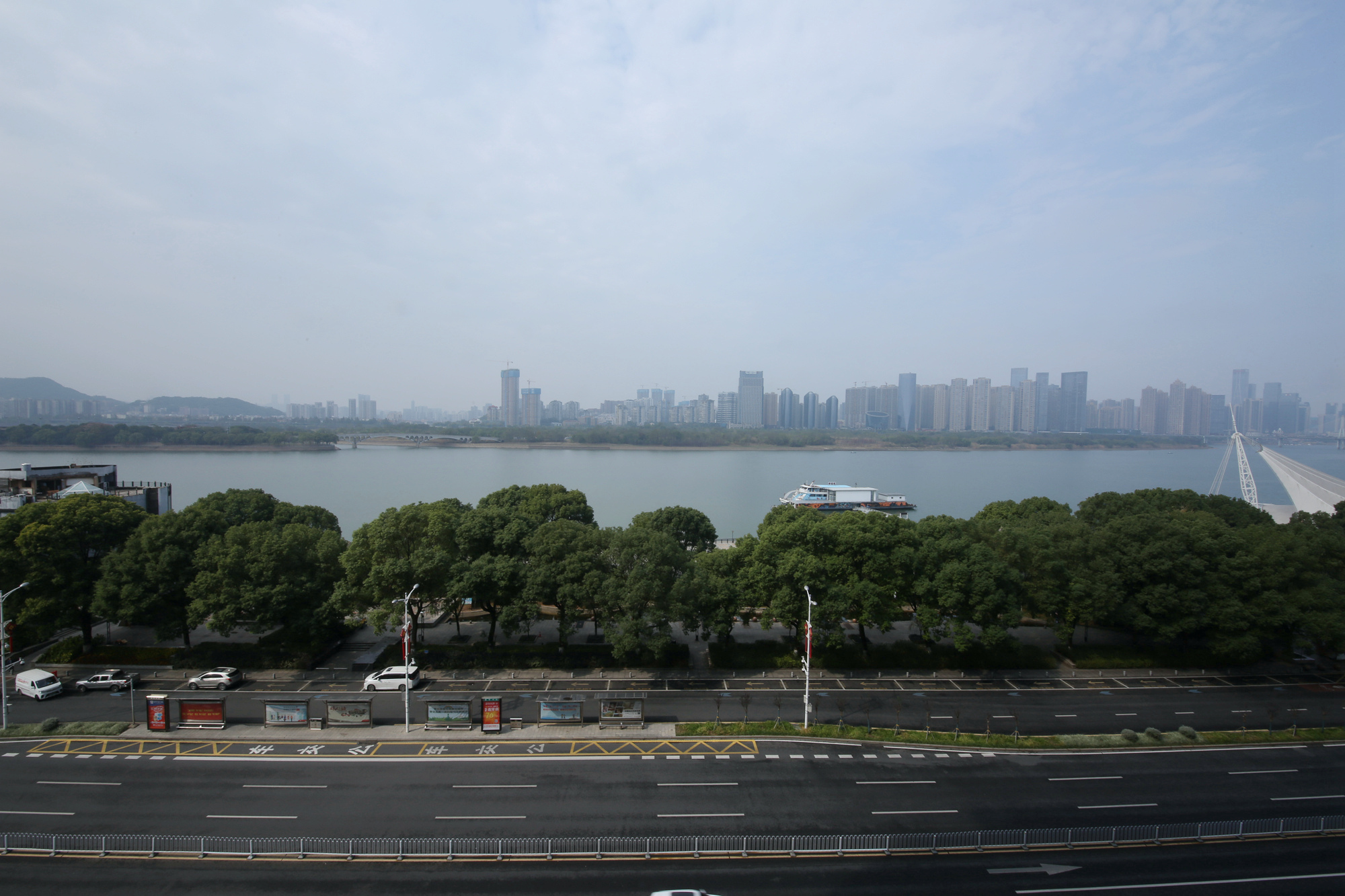 大地金墅  3室2厅2卫   152.00万阳台