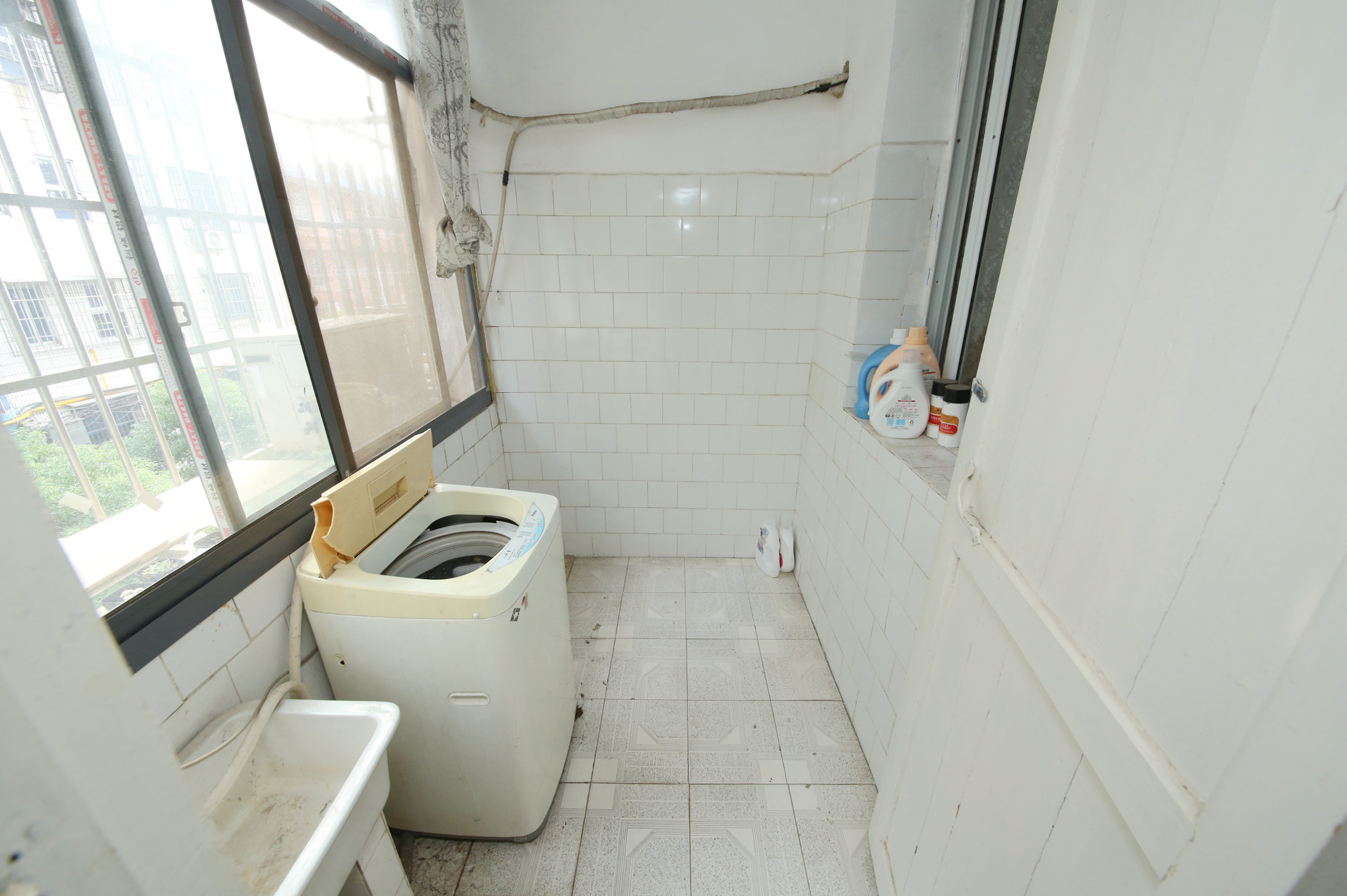 燕山街社区  3室1厅1卫   55.20万阳台